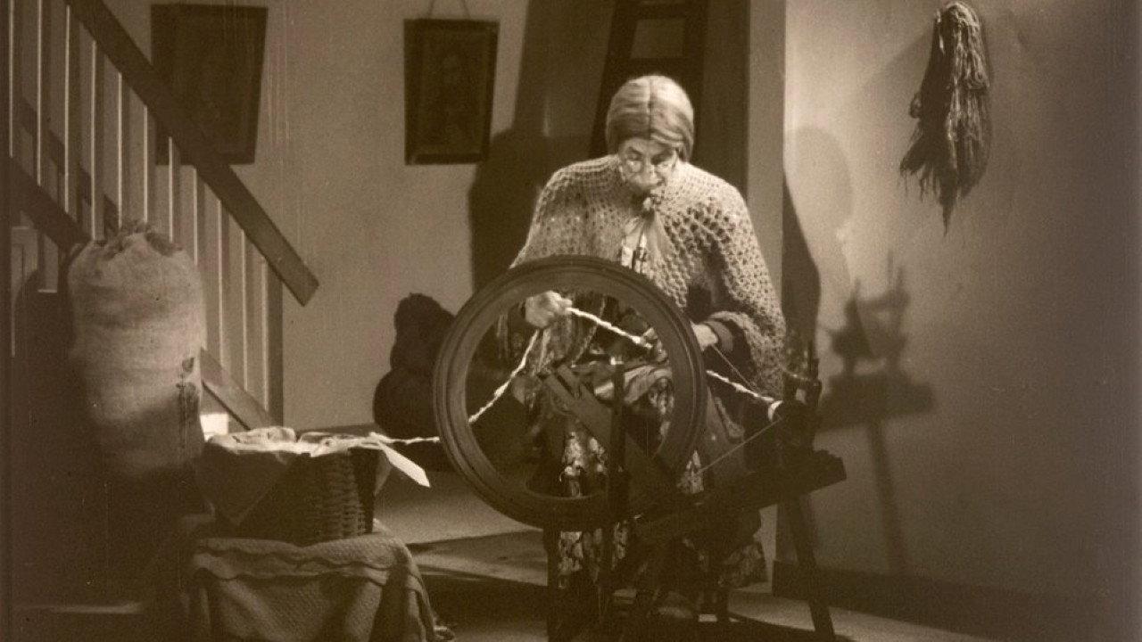 A Velha a Fiar 1964 movie scene