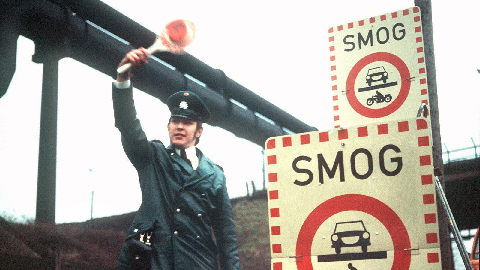 Smog 1973 movie scene