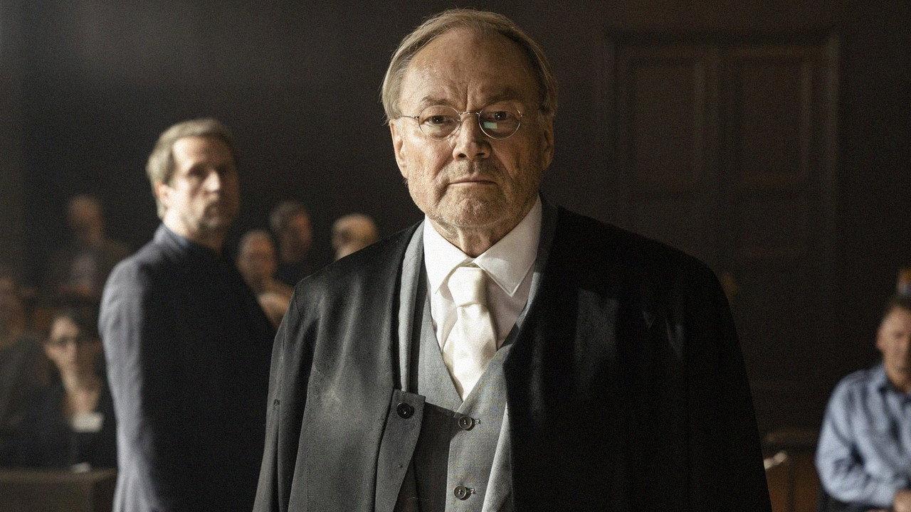 Ferdinand von Schirach: Feinde – Der Prozess 2021 movie scene