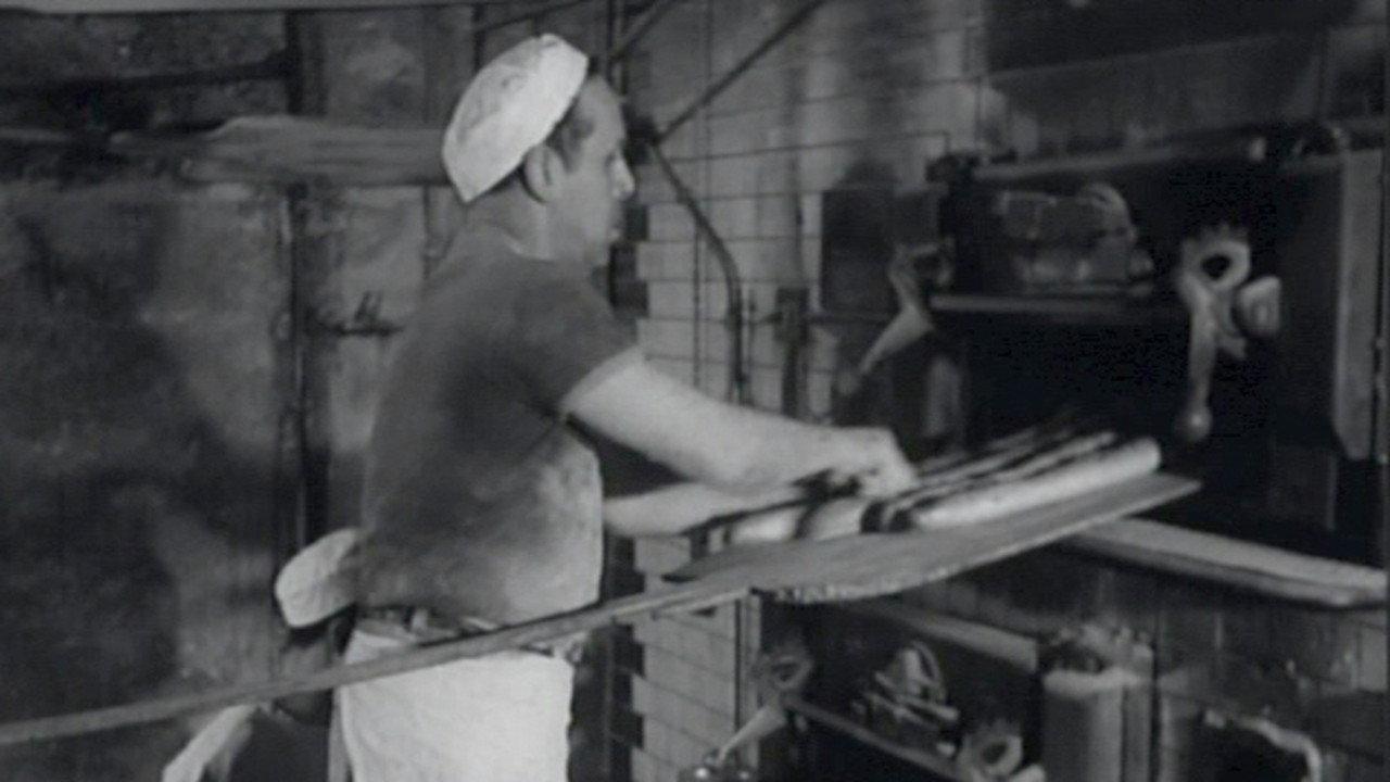 Paris mange son pain 1958 movie scene