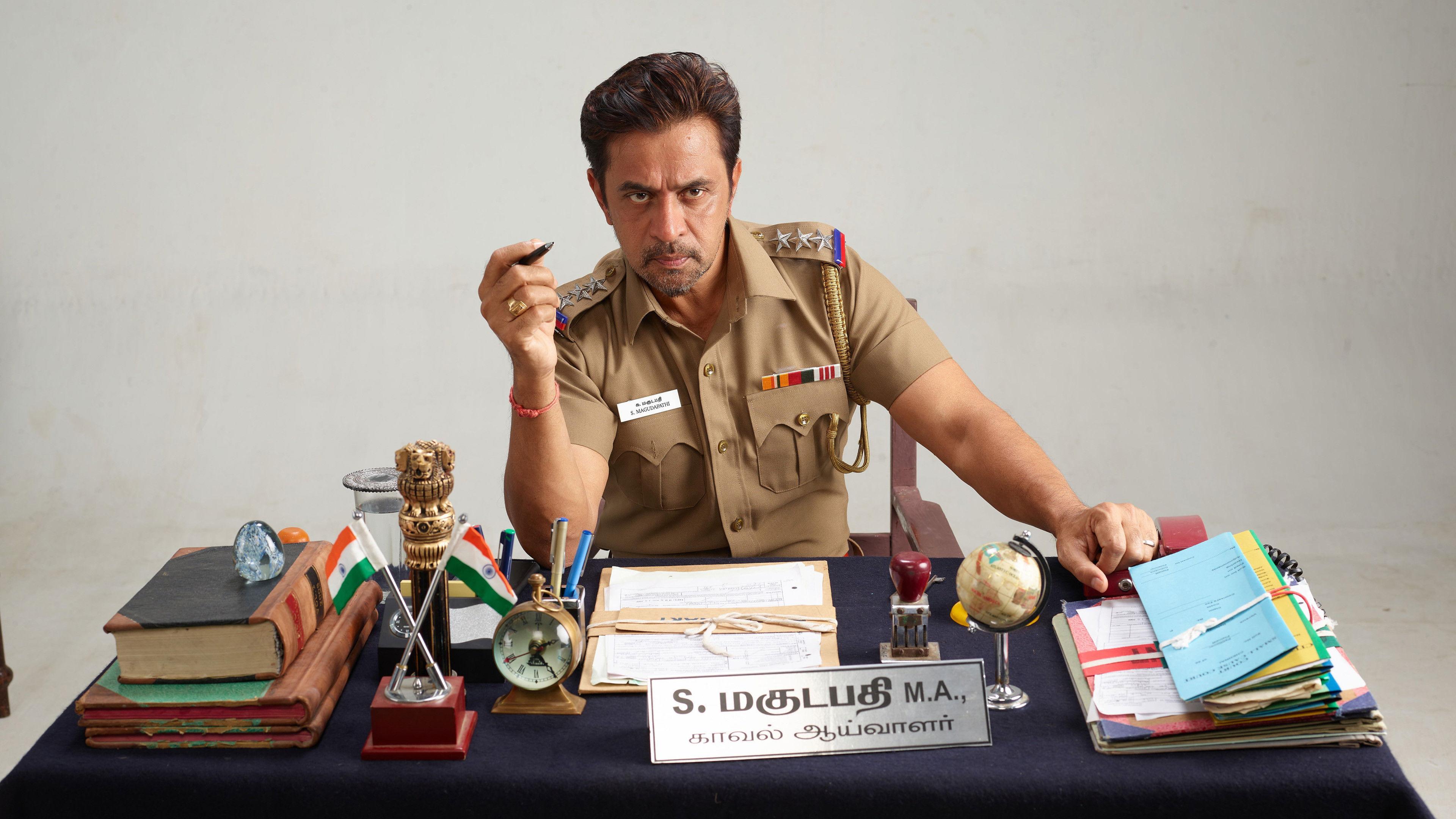 Theeyavar Kulaigal Nadunga 2025 movie scene