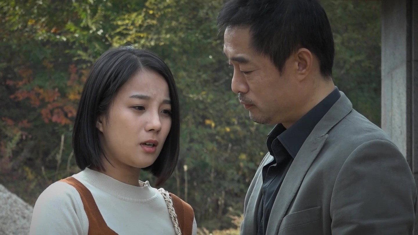 Father, Daughter and Her Friends 2019 movie scene