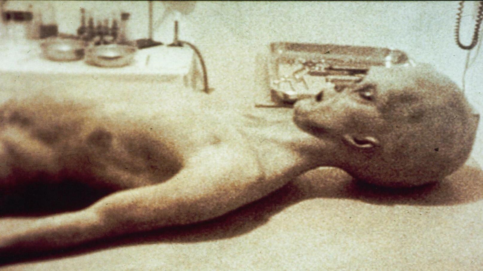 The Alien Autopsy 1995 movie scene