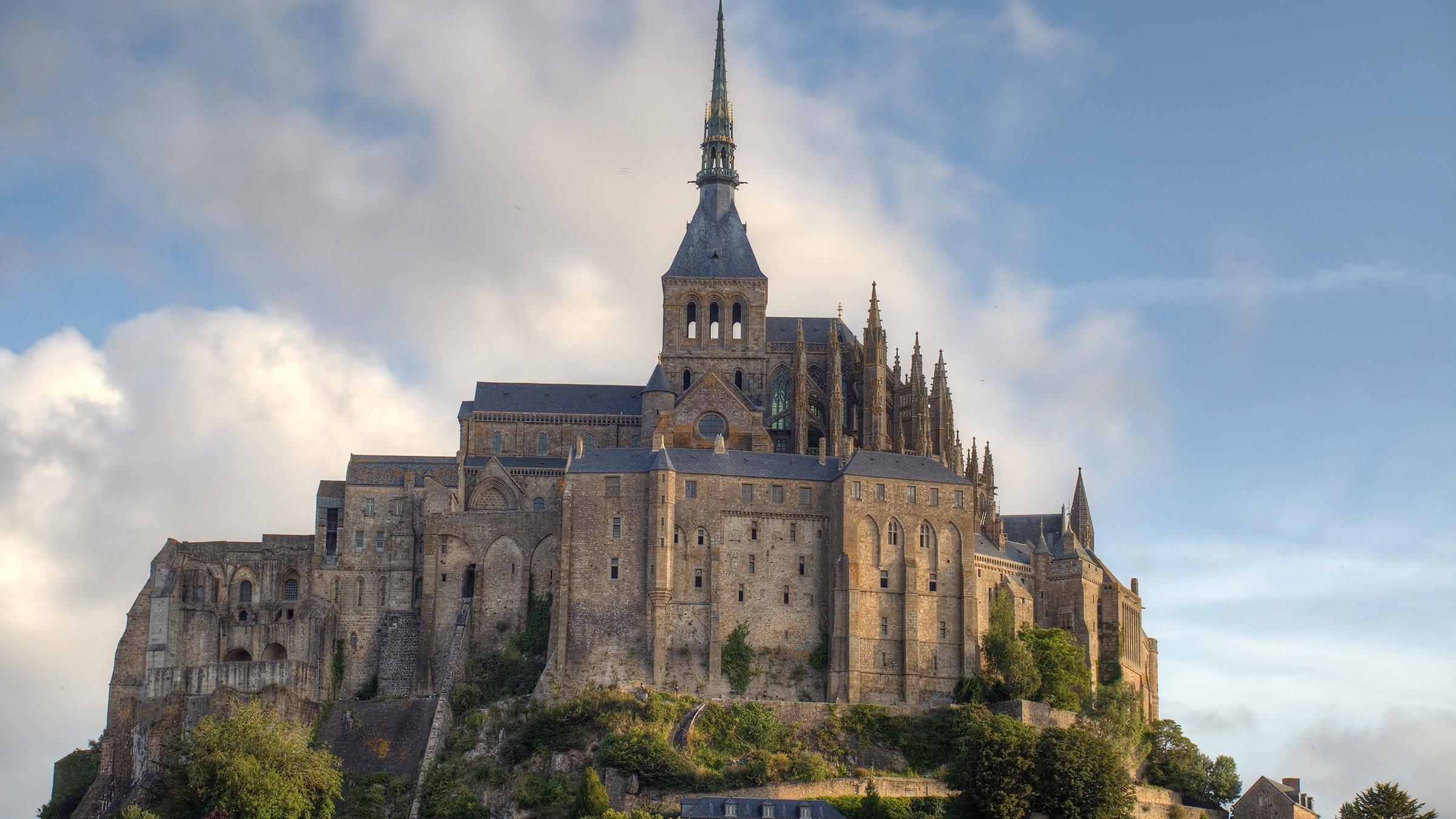 Mont Saint-Michel: Resistance Through the Ages 2016 movie scene