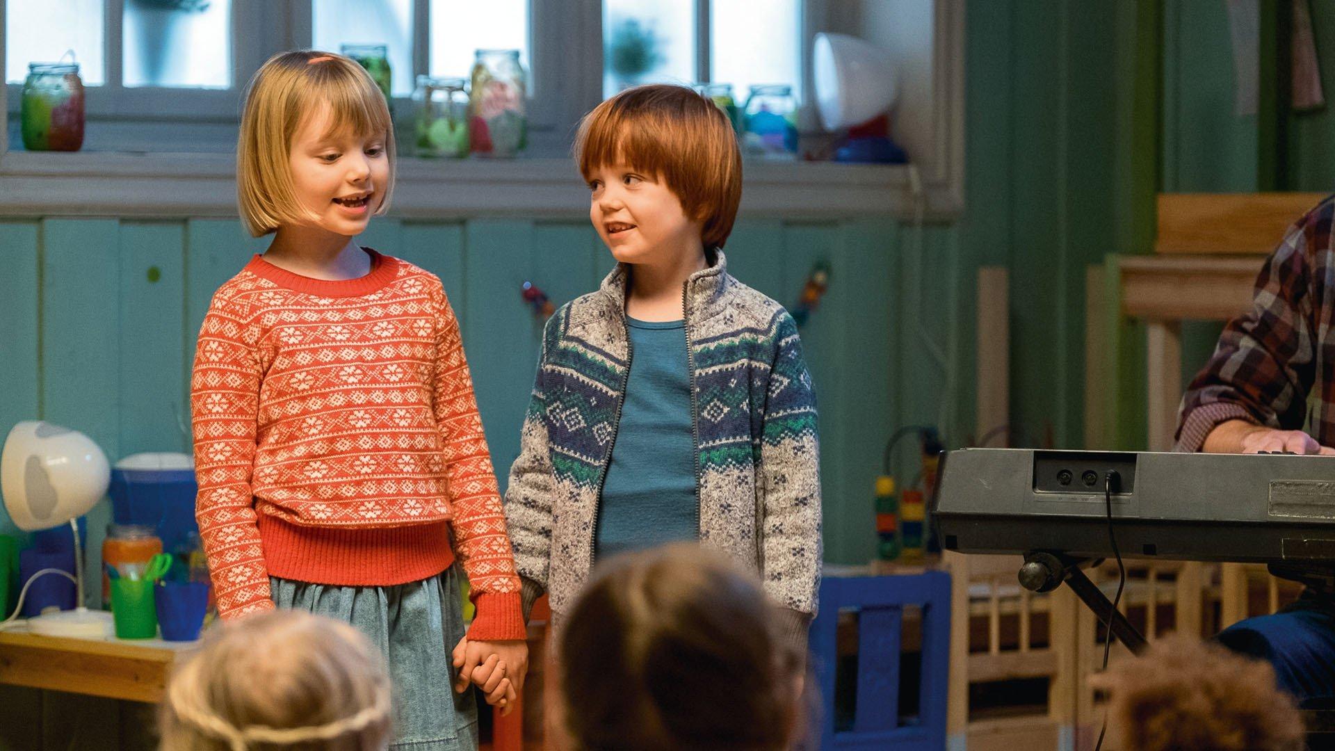 Casper and Emma at the Theatre 2017 movie scene