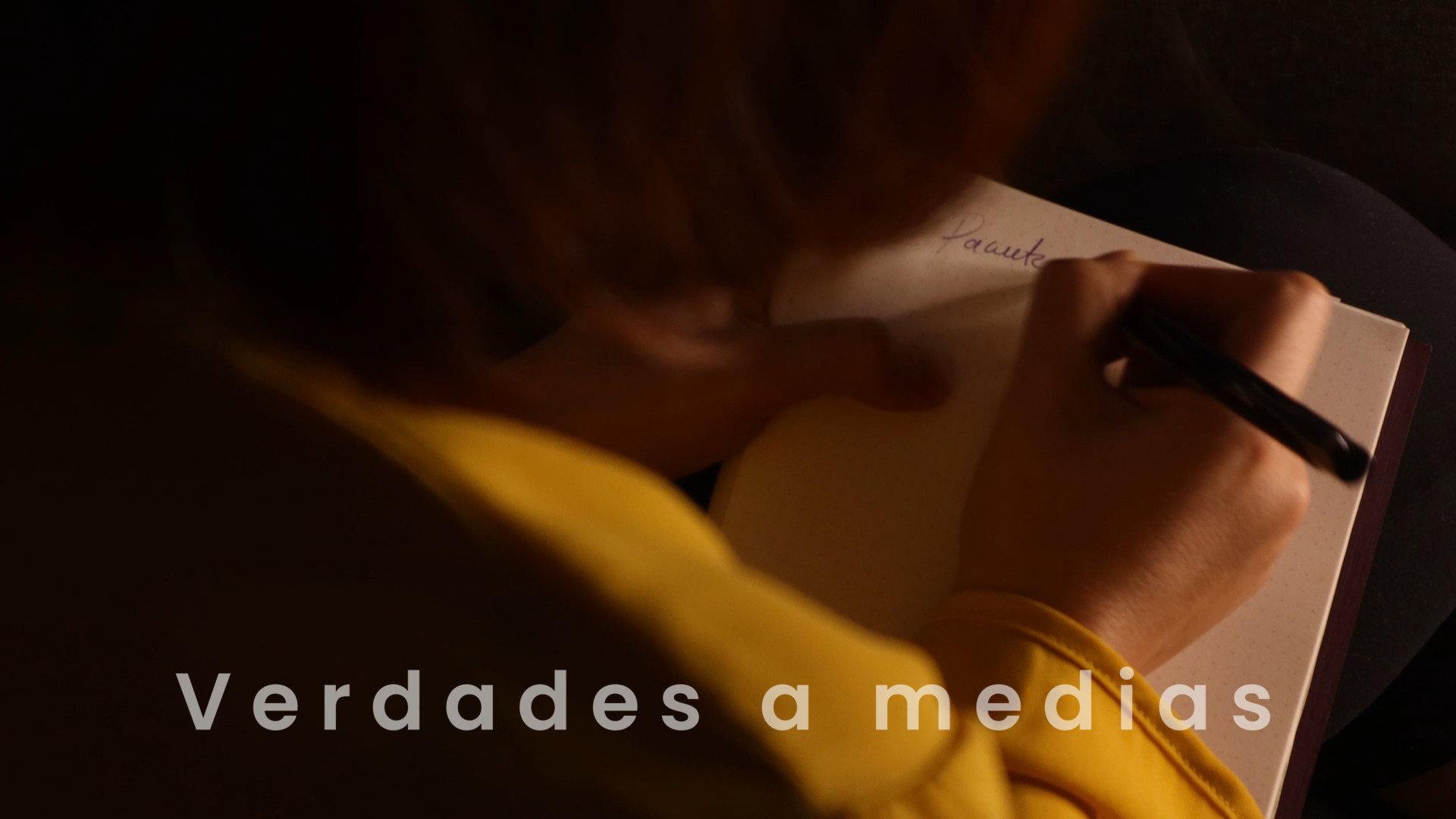 Verdades a medias 2021 movie scene