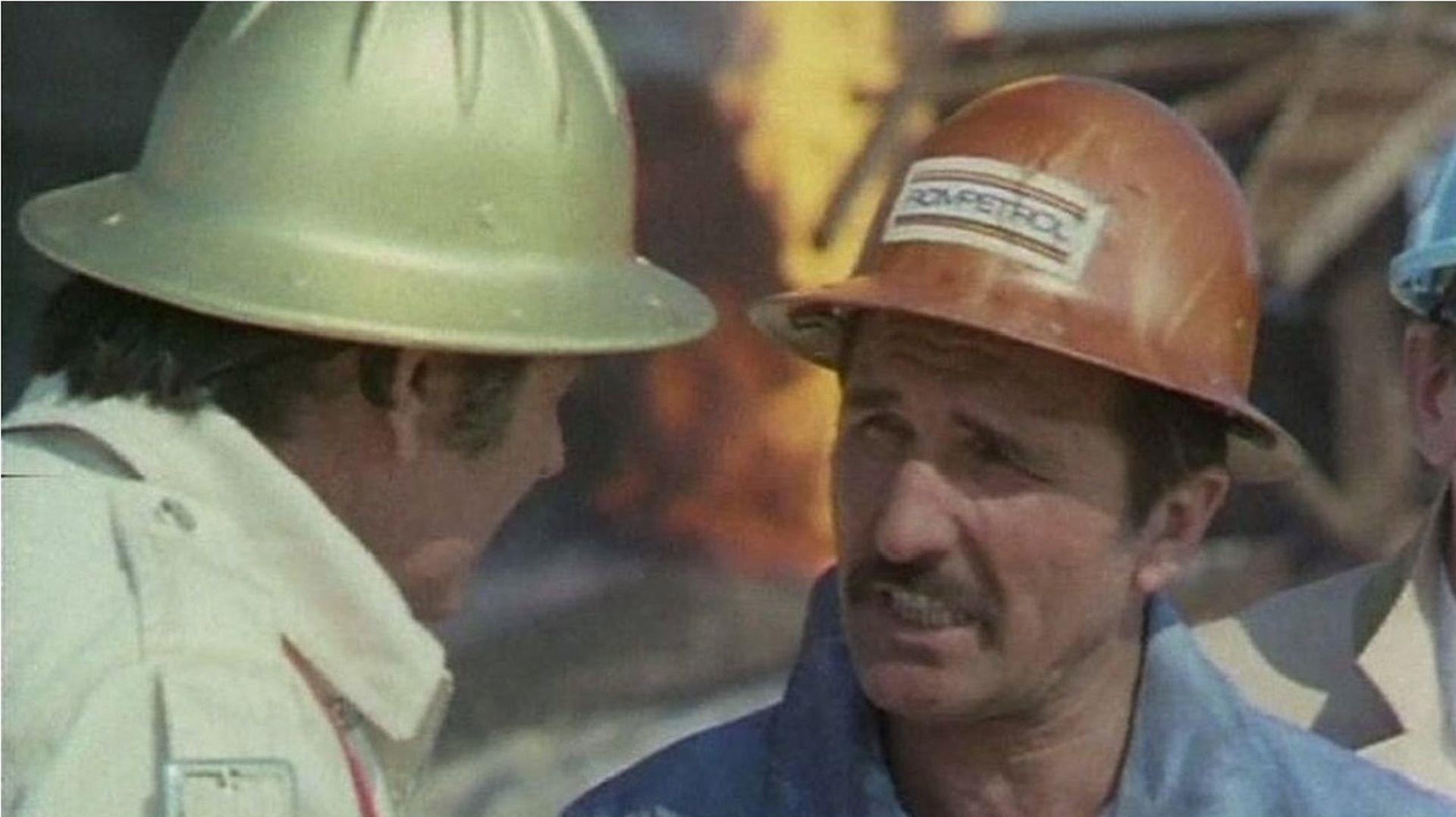 Oil 1977 movie scene