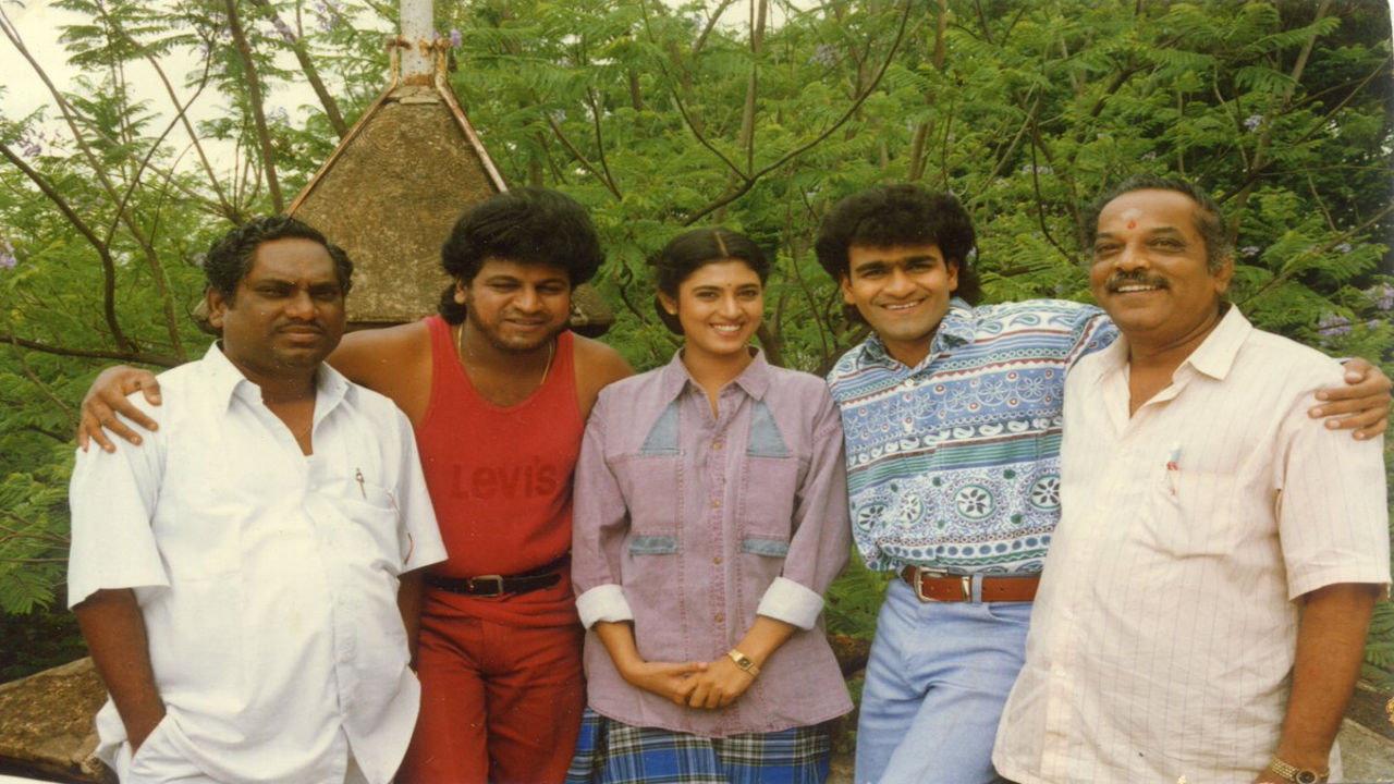 Ibbara Naduve Muddina Aata 1996 movie scene