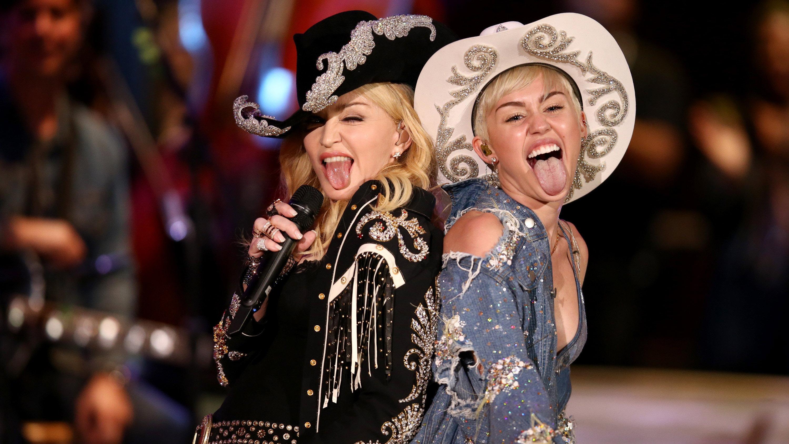 Miley Cyrus: MTV Unplugged 2014 movie scene