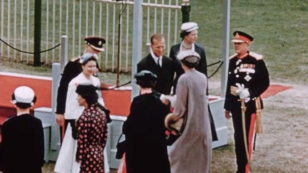 Welcome to the Queen 1956 movie scene