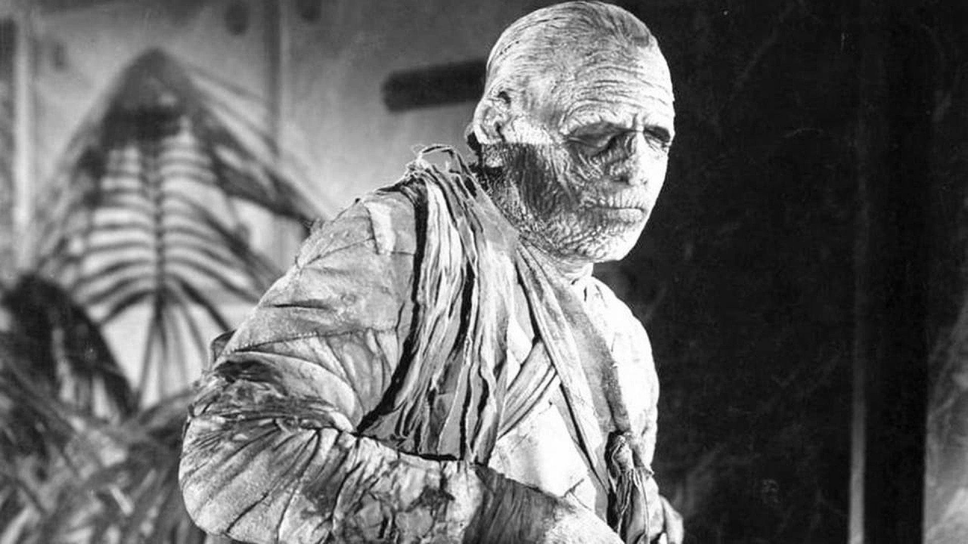 The Mummy's Tomb 1942 movie scene