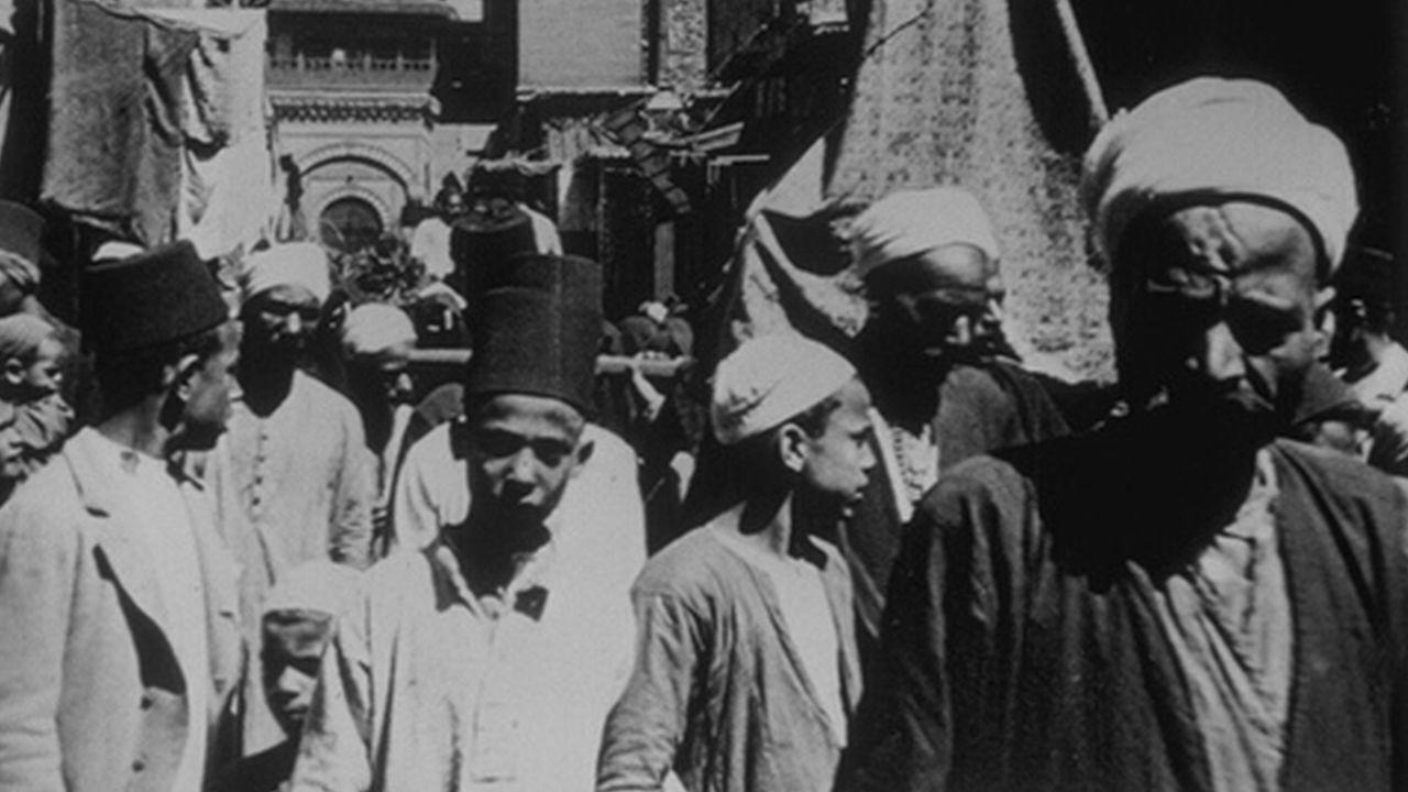 Le Caire, un enterrement 1897 movie scene