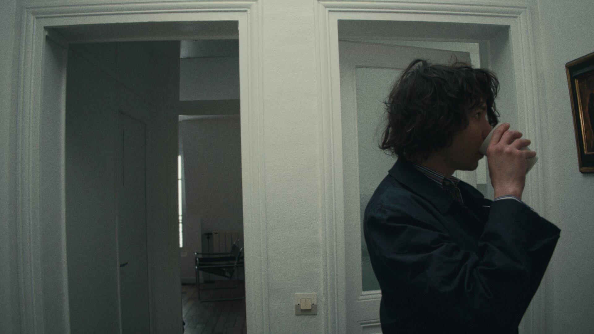 LA MAISON D'AUTRES, c'est-a'-dire: un coupable et un coupable  movie scene