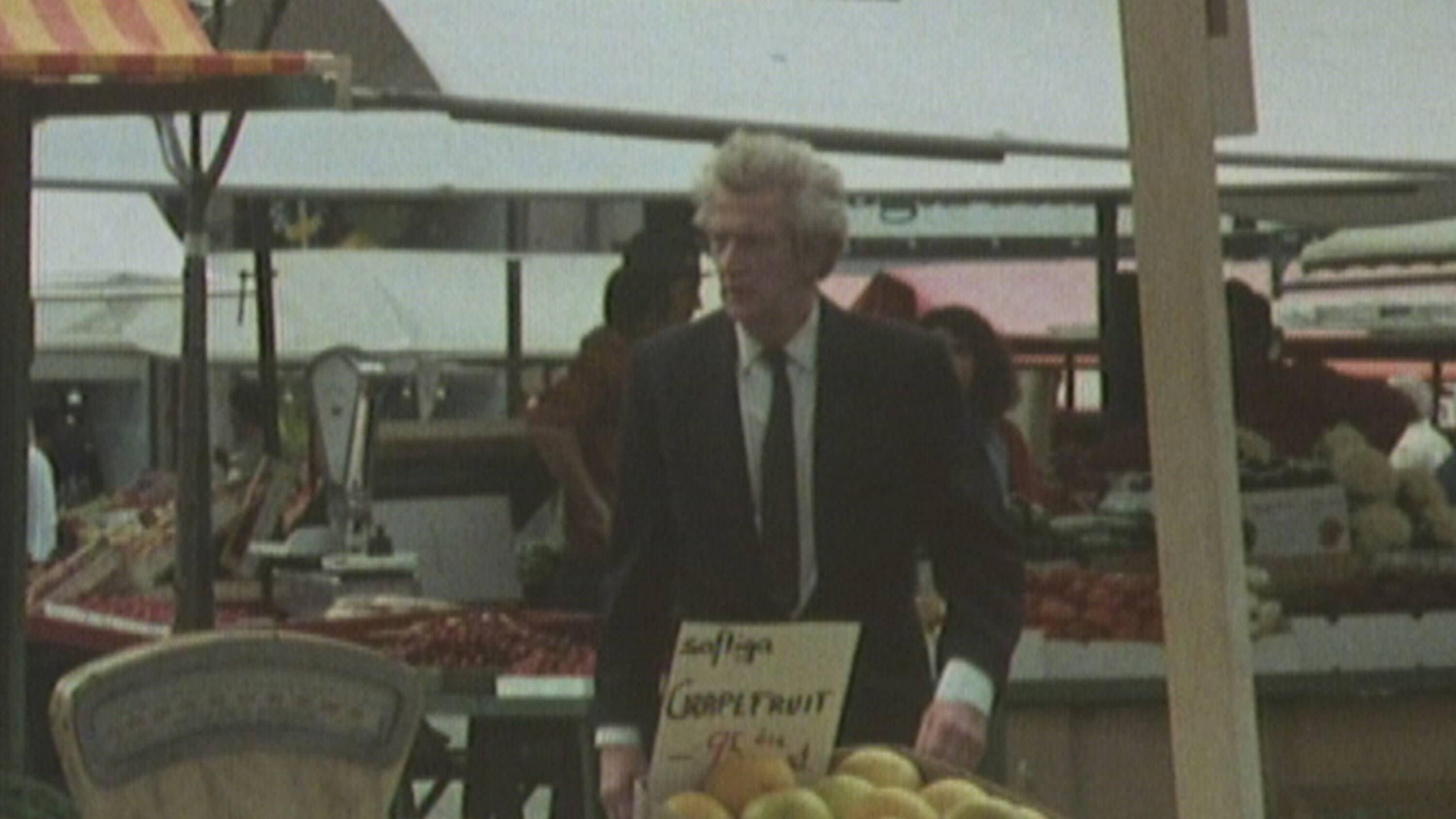 Ungkarlshotellet 1975 movie scene