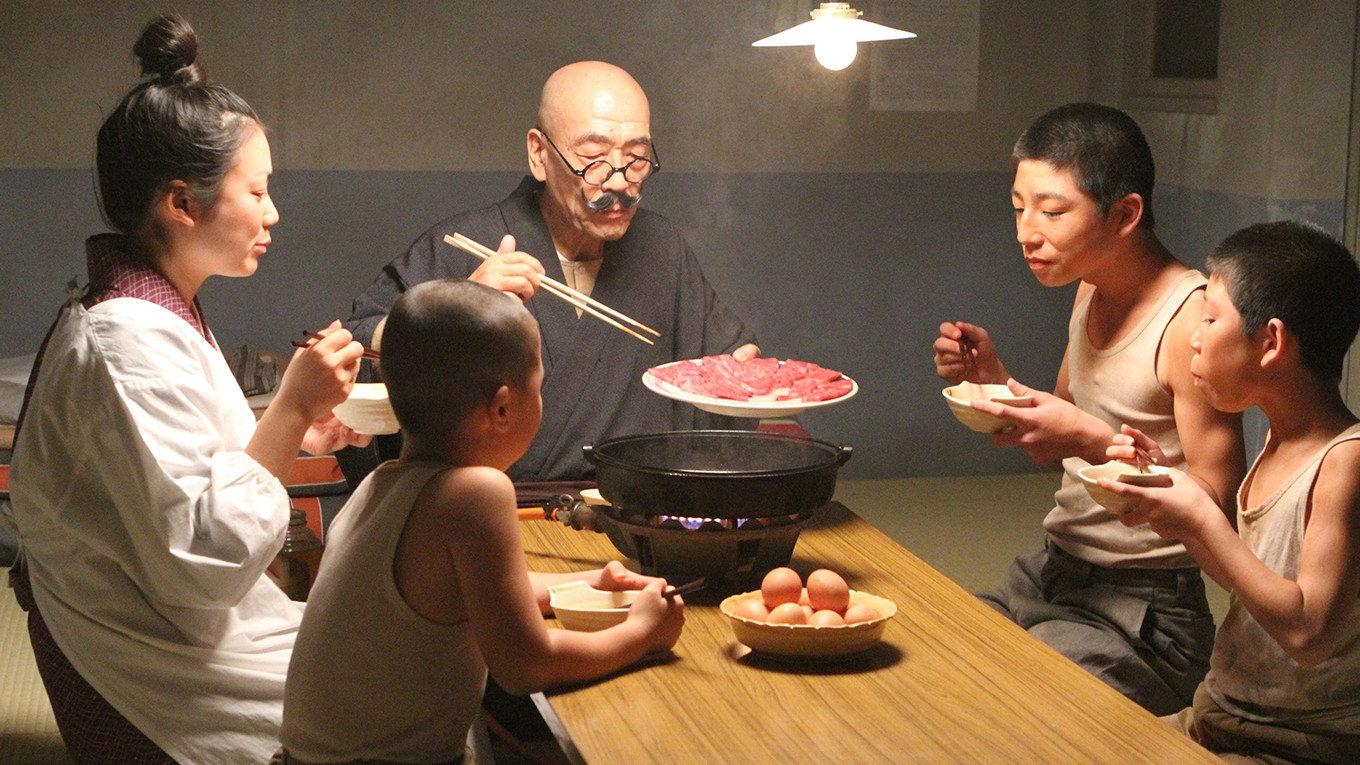Sukiyaki 2011 movie scene