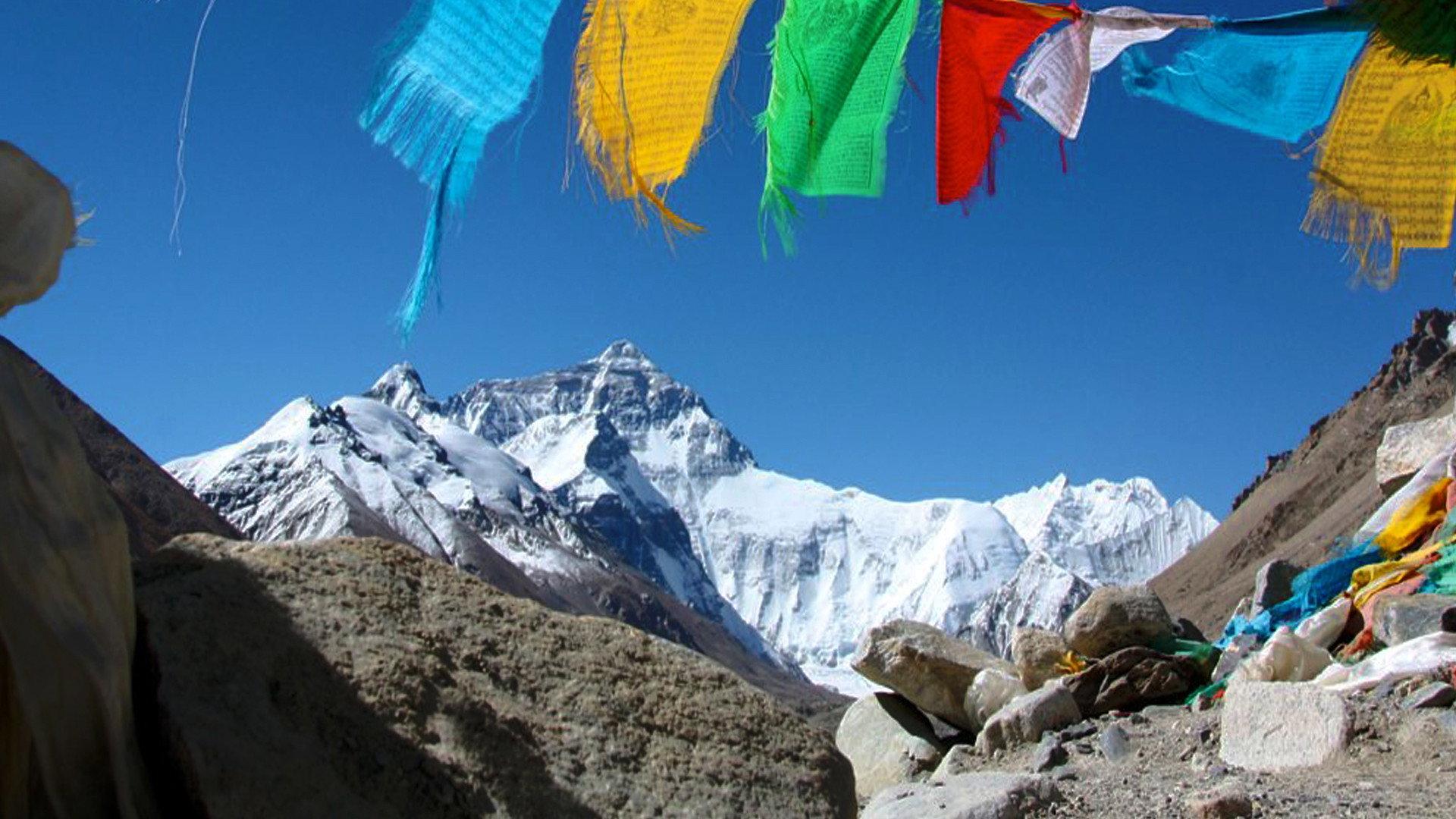 Under The Eye Of Qomolangma 1981 movie scene