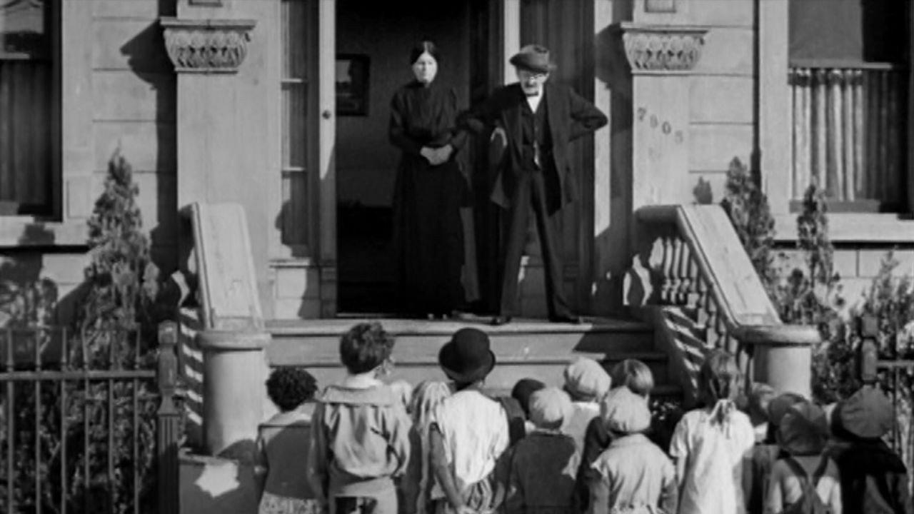 Shrimps for a Day 1934 movie scene