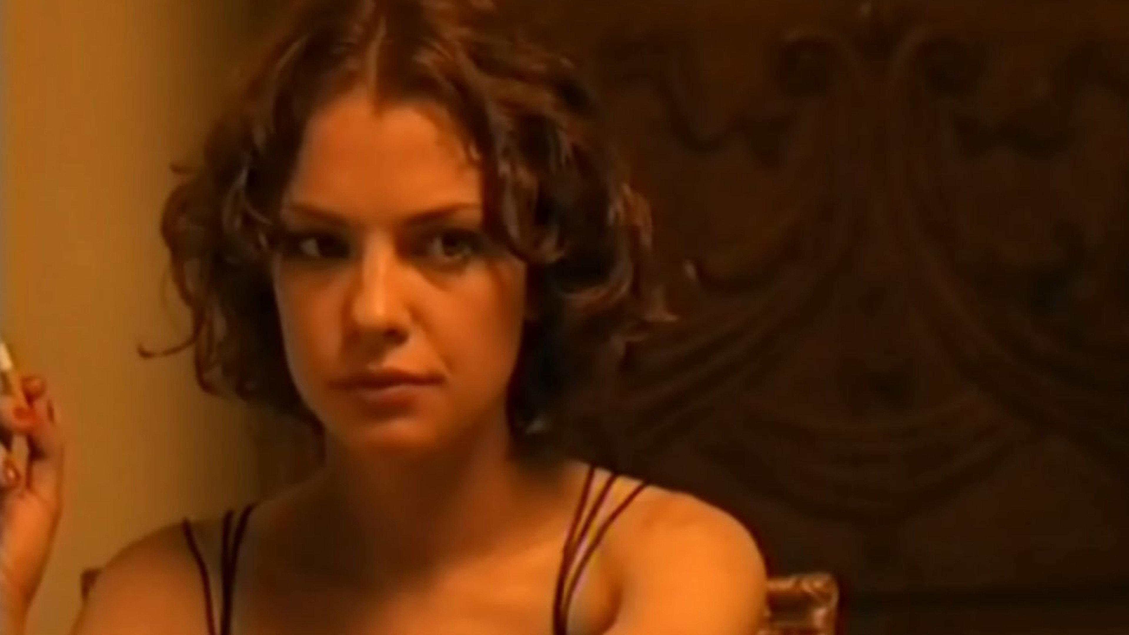 Gerente en dos ciudades 2003 movie scene