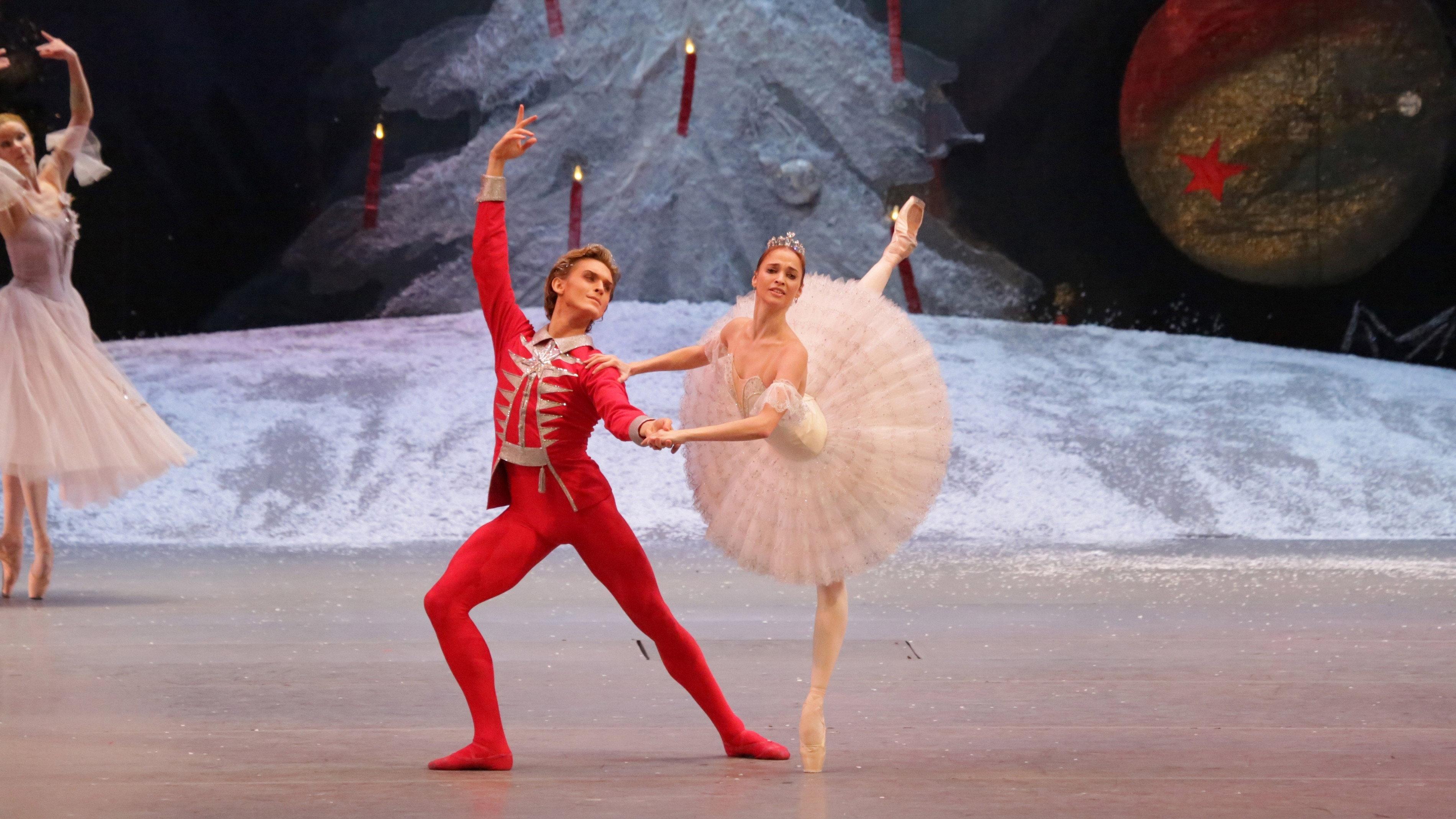 Bolshoi Ballet: The Nutcracker 2014 movie scene
