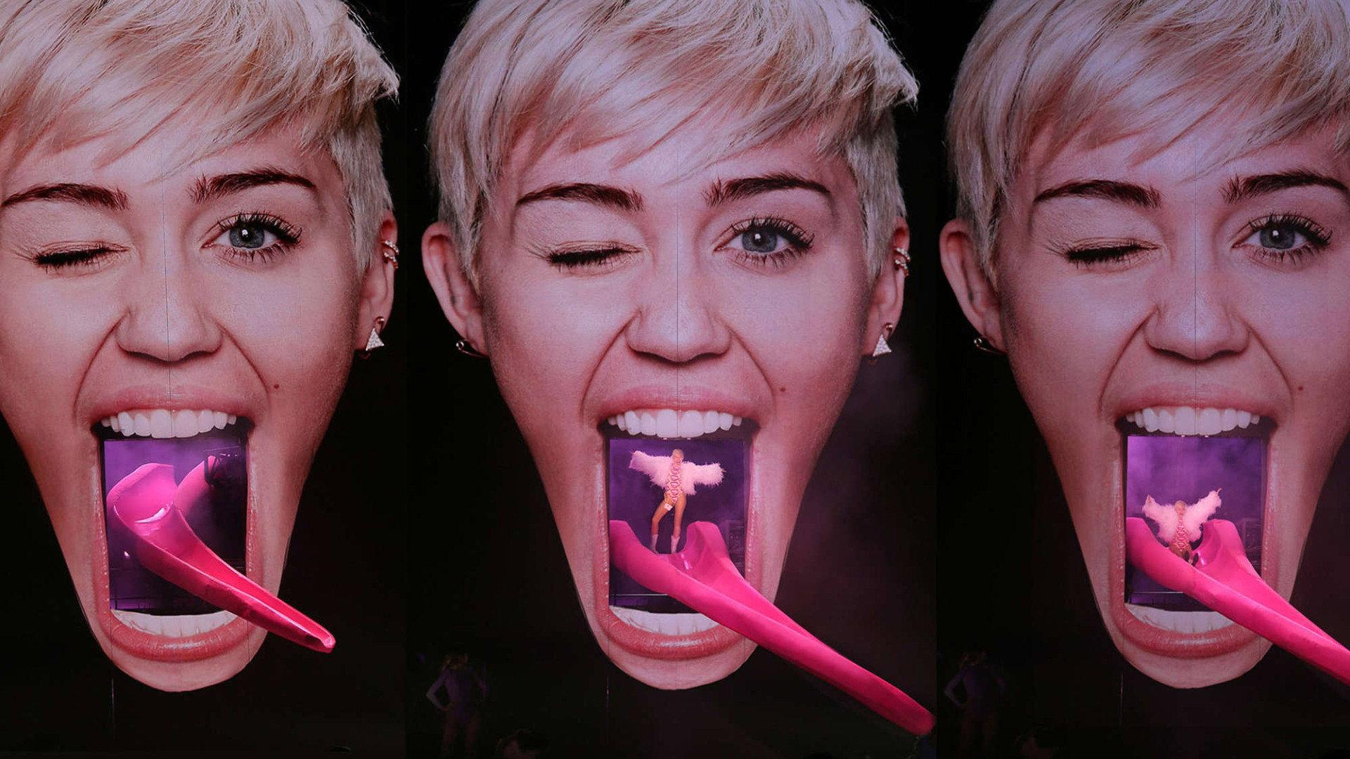 Miley Cyrus: Bangerz Tour 2014 movie scene