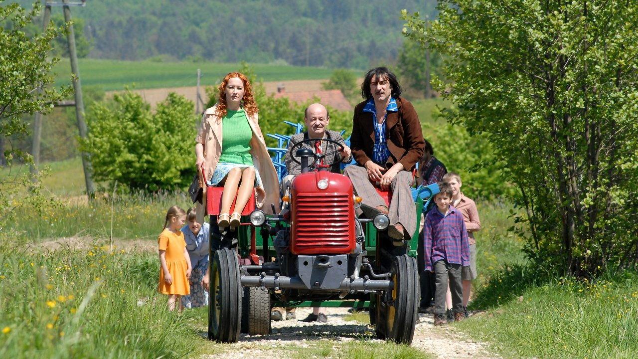 Tractor, Love and Rock'n'roll 2008 movie scene