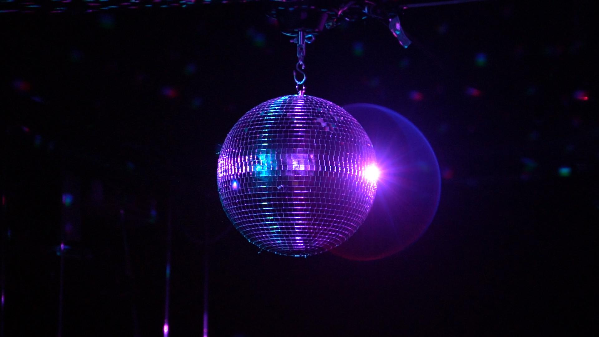 mirrorball 2021 movie scene