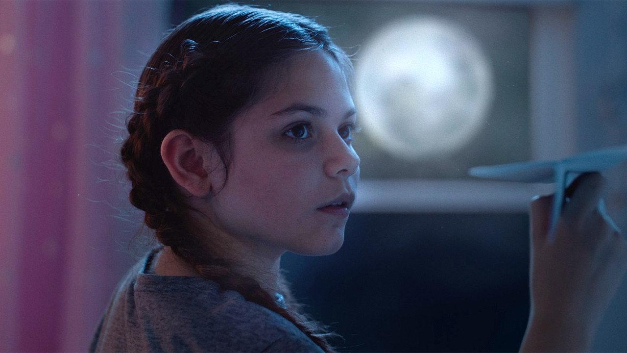 Luna 2022 movie scene