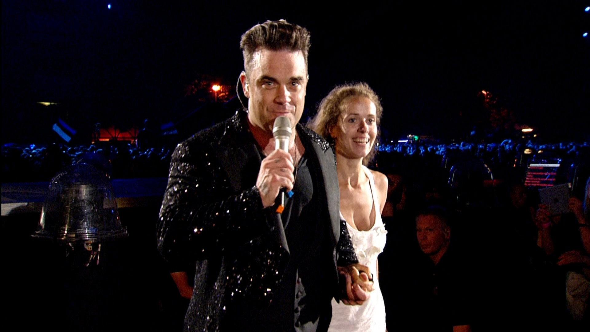 Robbie Williams: Live In Tallinn 2014 movie scene