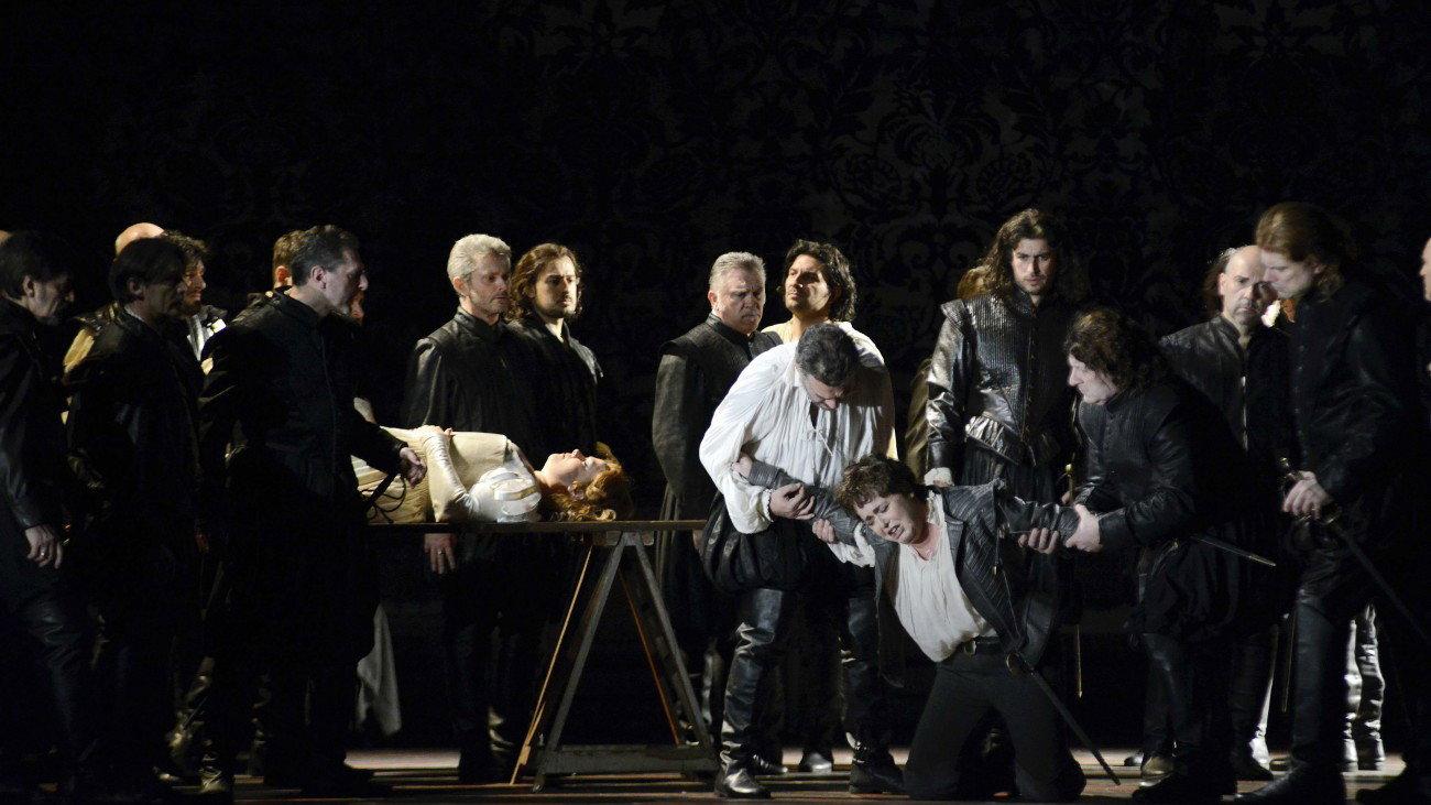 Bellini: The Capulets & the Montagues 2015 movie scene
