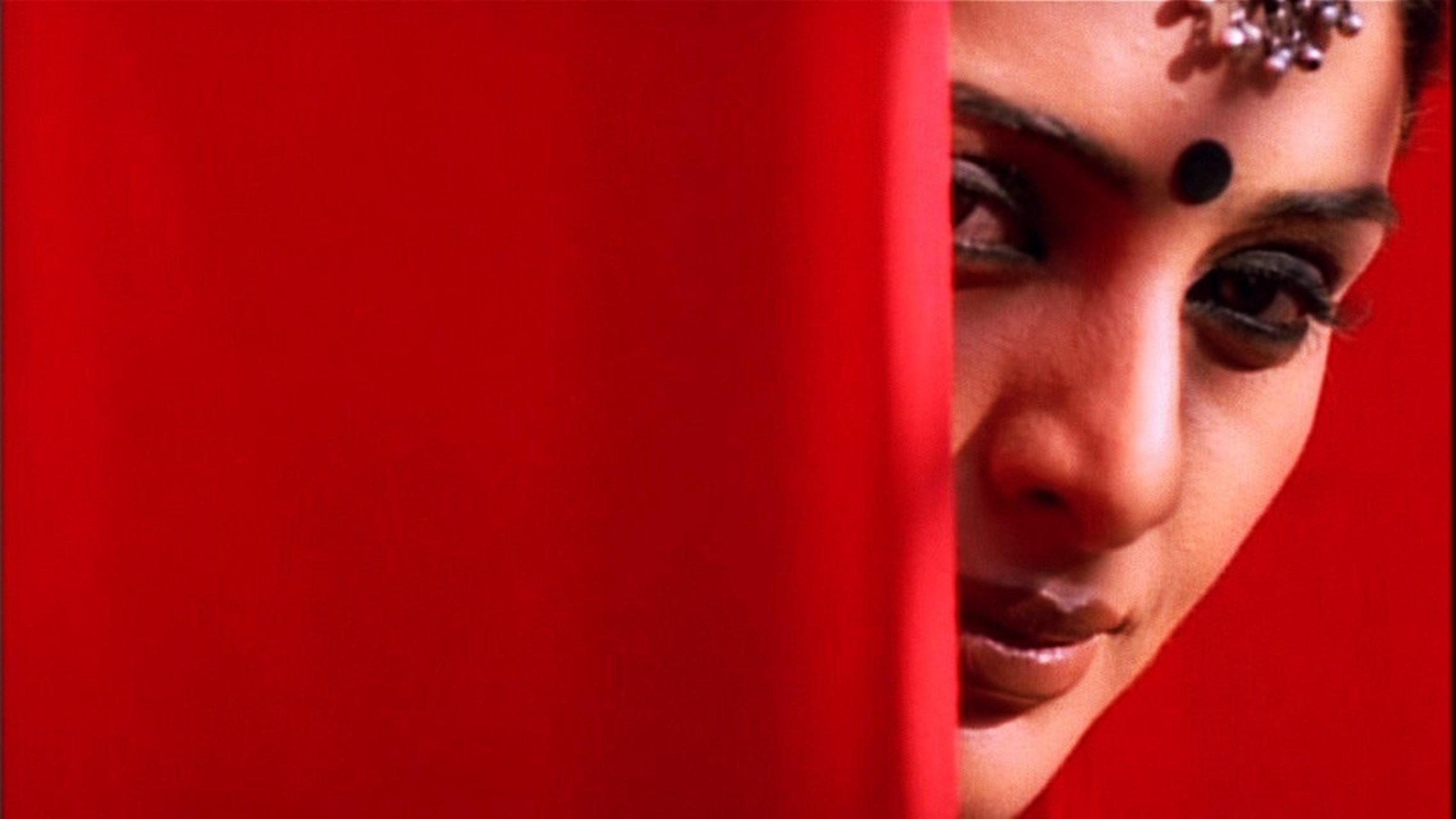 Meenaxi: Tale of 3 Cities 2004 movie scene