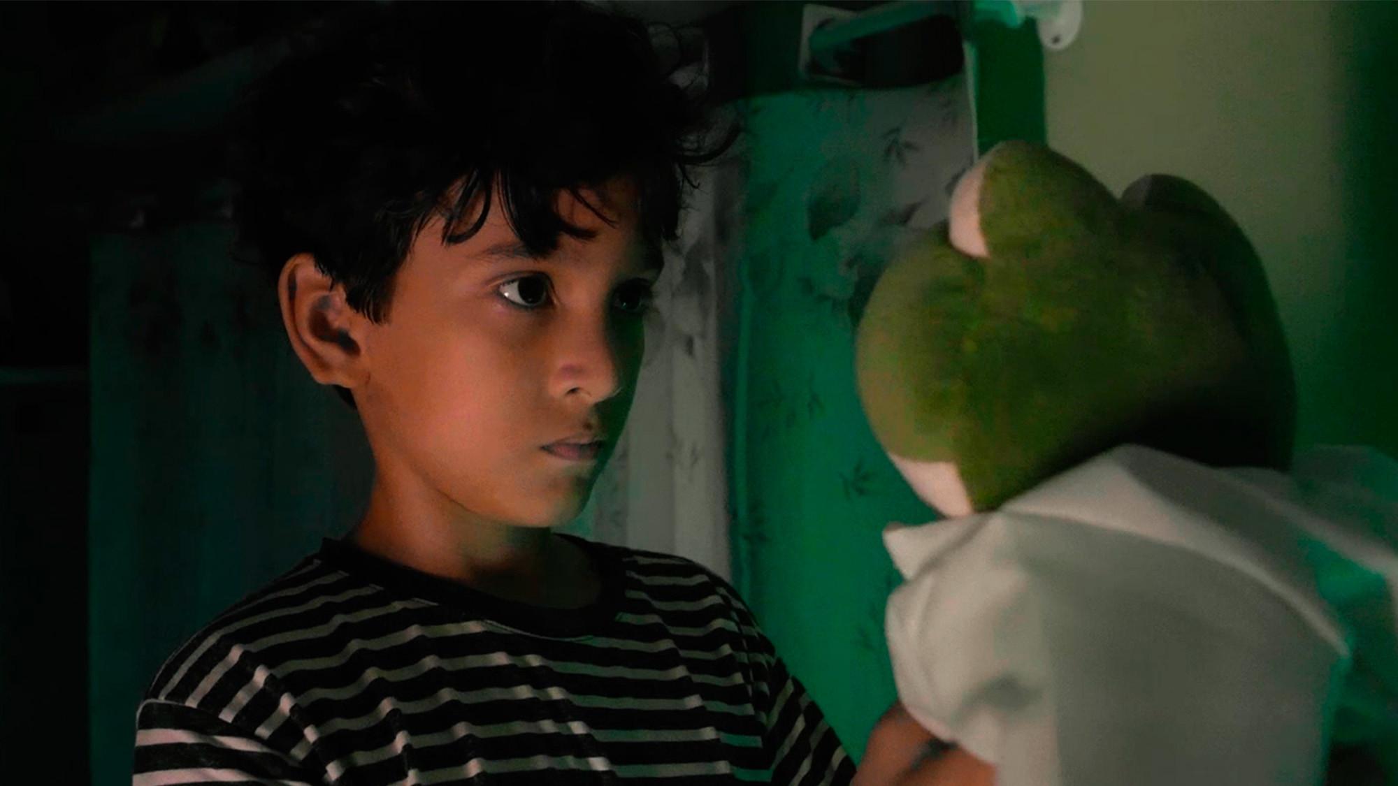 Luiz Miguel against the Swamp Monster: In search of the bathroom at the end of the corridor 2025 movie scene