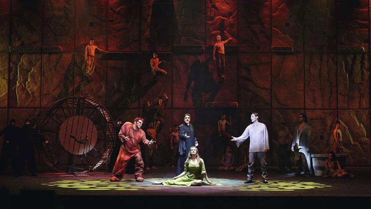 Notre Dame de Paris - Live Arena di Verona 2002 movie scene