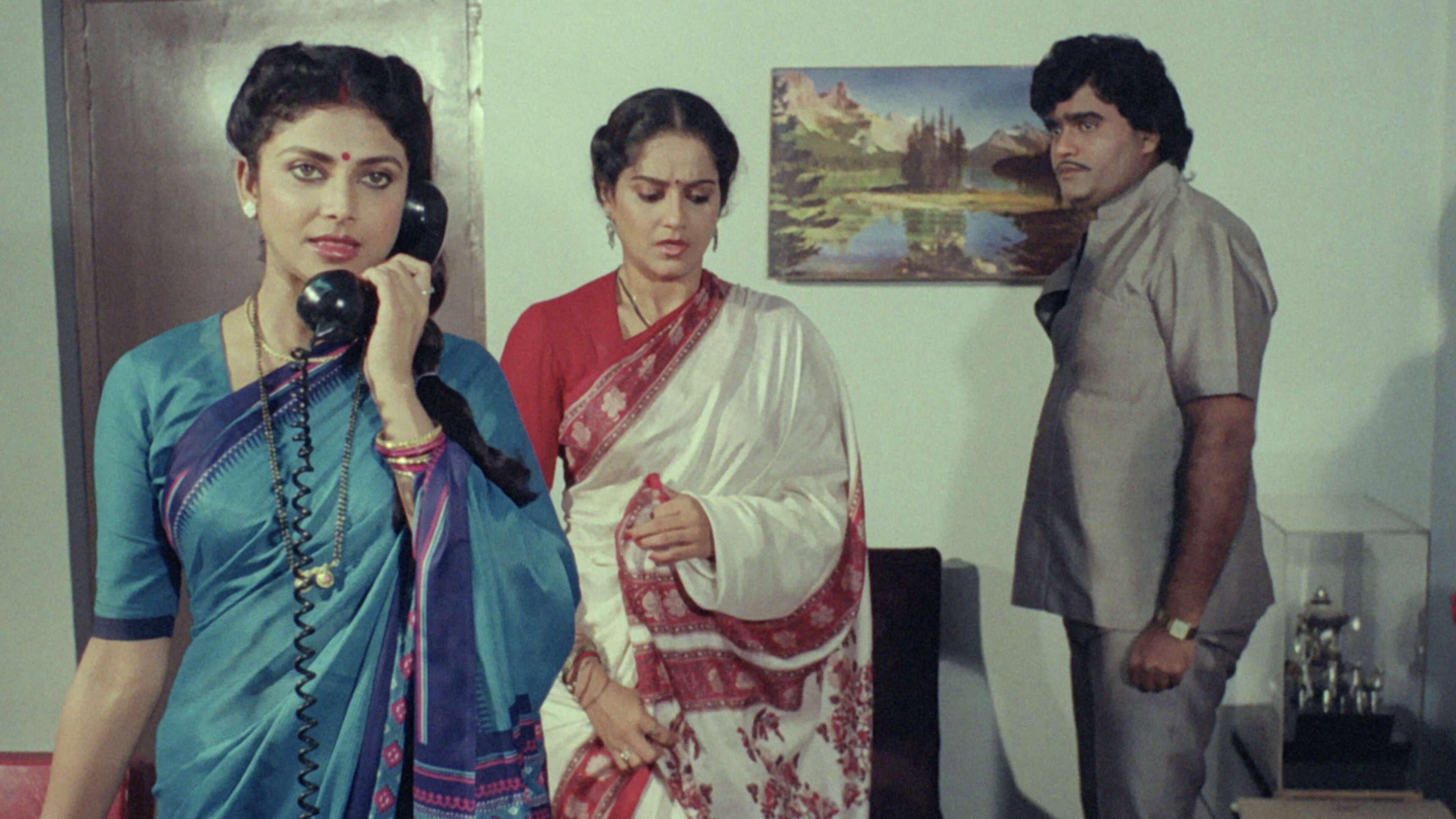 Shubhamangal Savadhan 1992 movie scene
