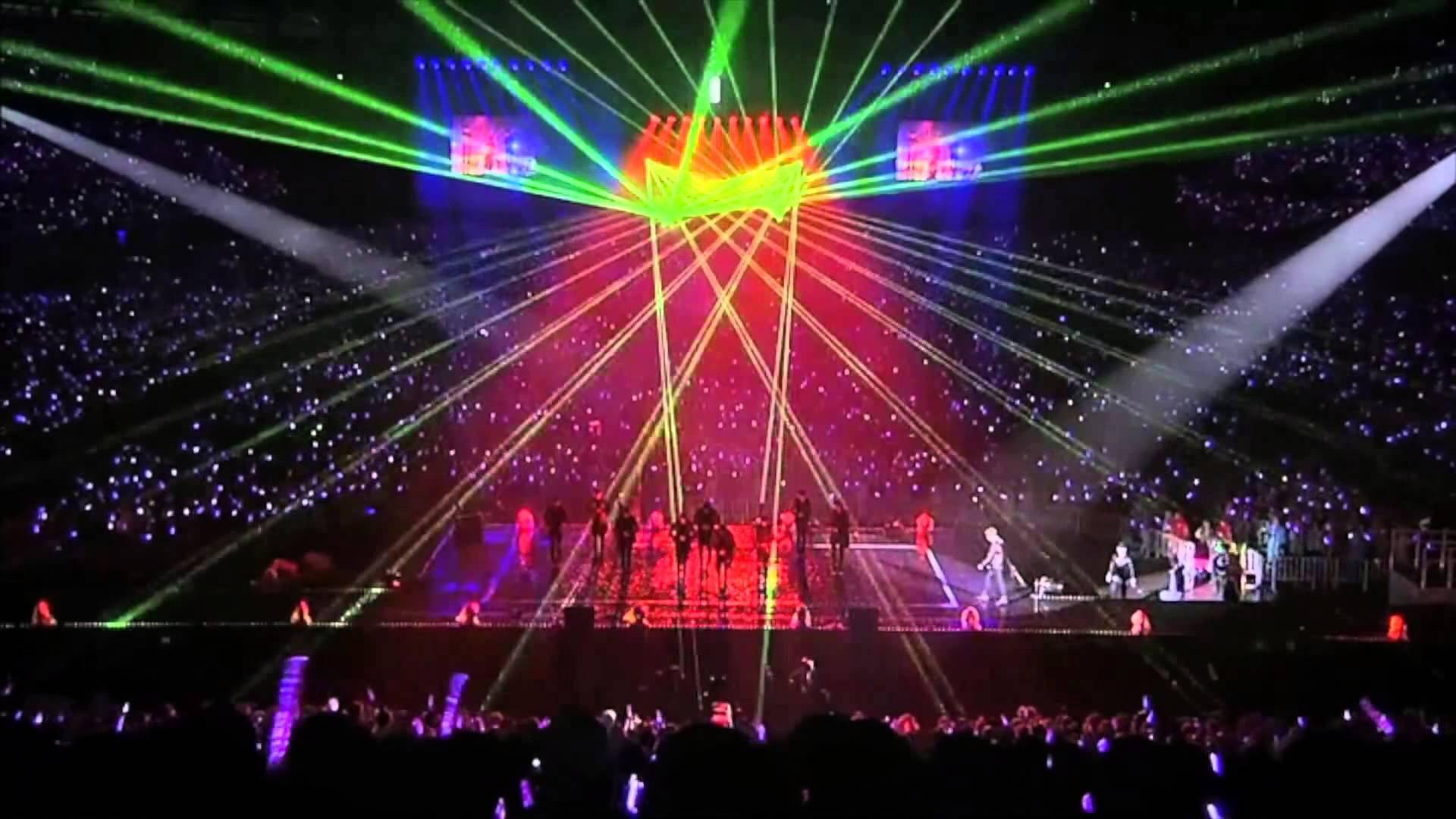 SMTown: The Stage 2015 movie scene
