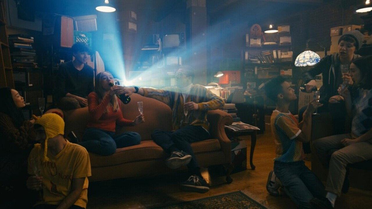 Mott & Spy 2023 movie scene