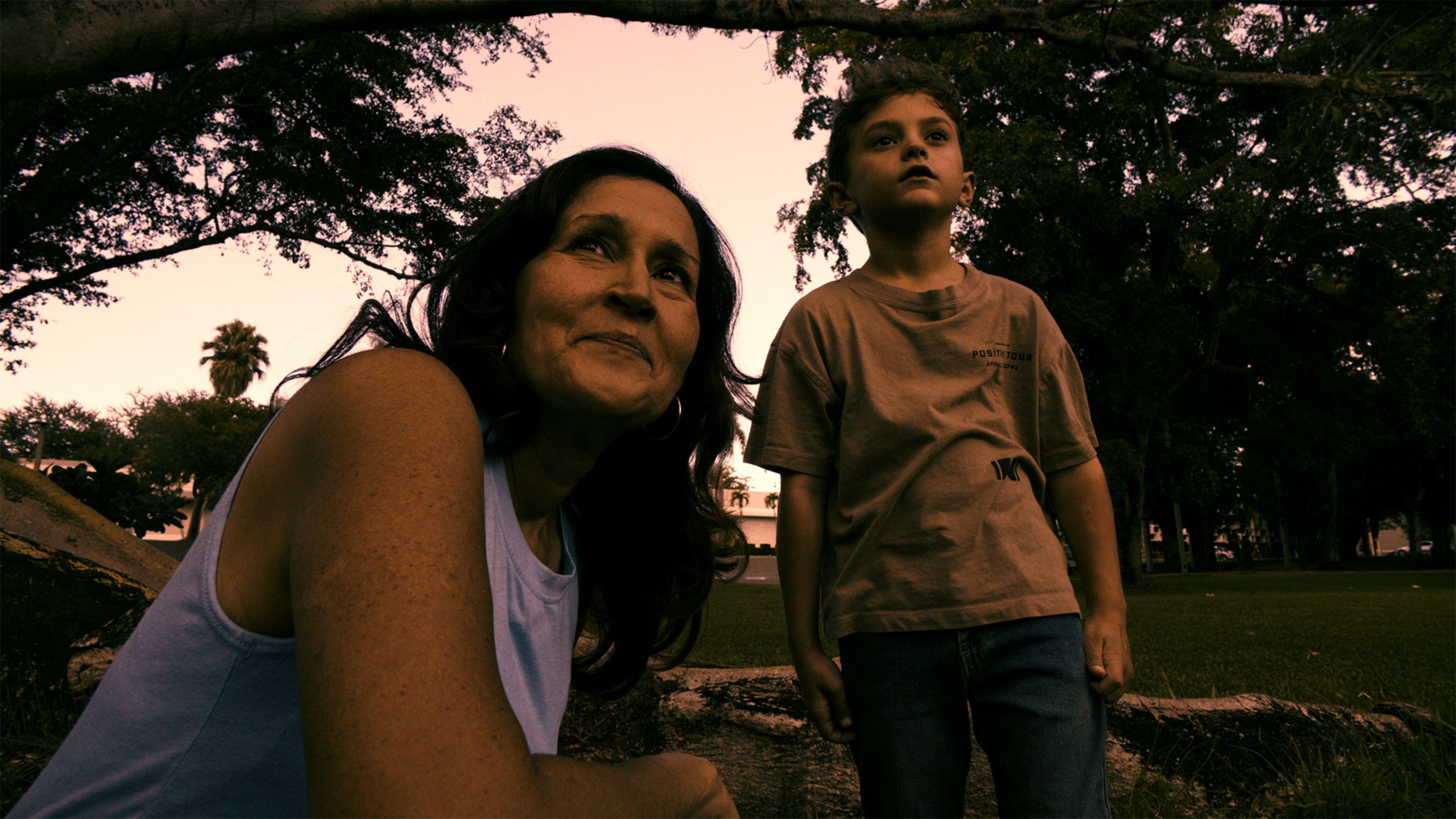 Parque de los Recuerdos 2024 movie scene