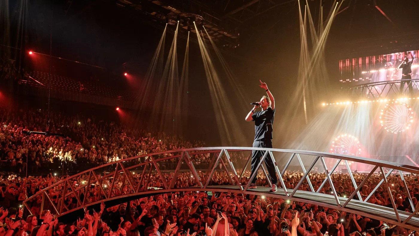 Regi: Live in het Sportpaleis  movie scene