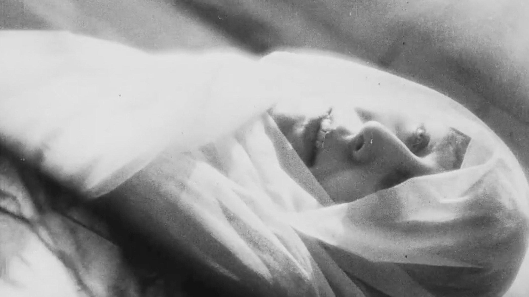 Arabesque 1929 movie scene