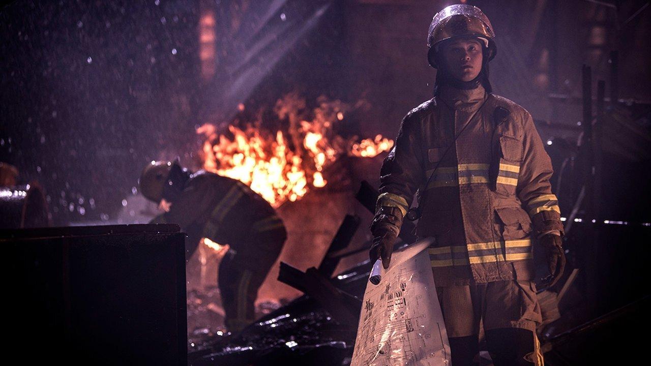 As the Light Goes Out 2014 movie scene
