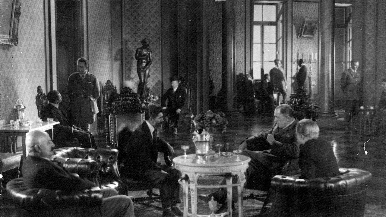 26 Commissioners 1933 movie scene