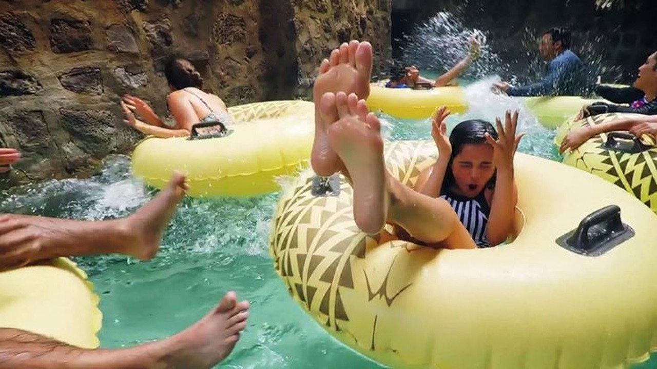 Stuck In The Waterpark 2017 movie scene