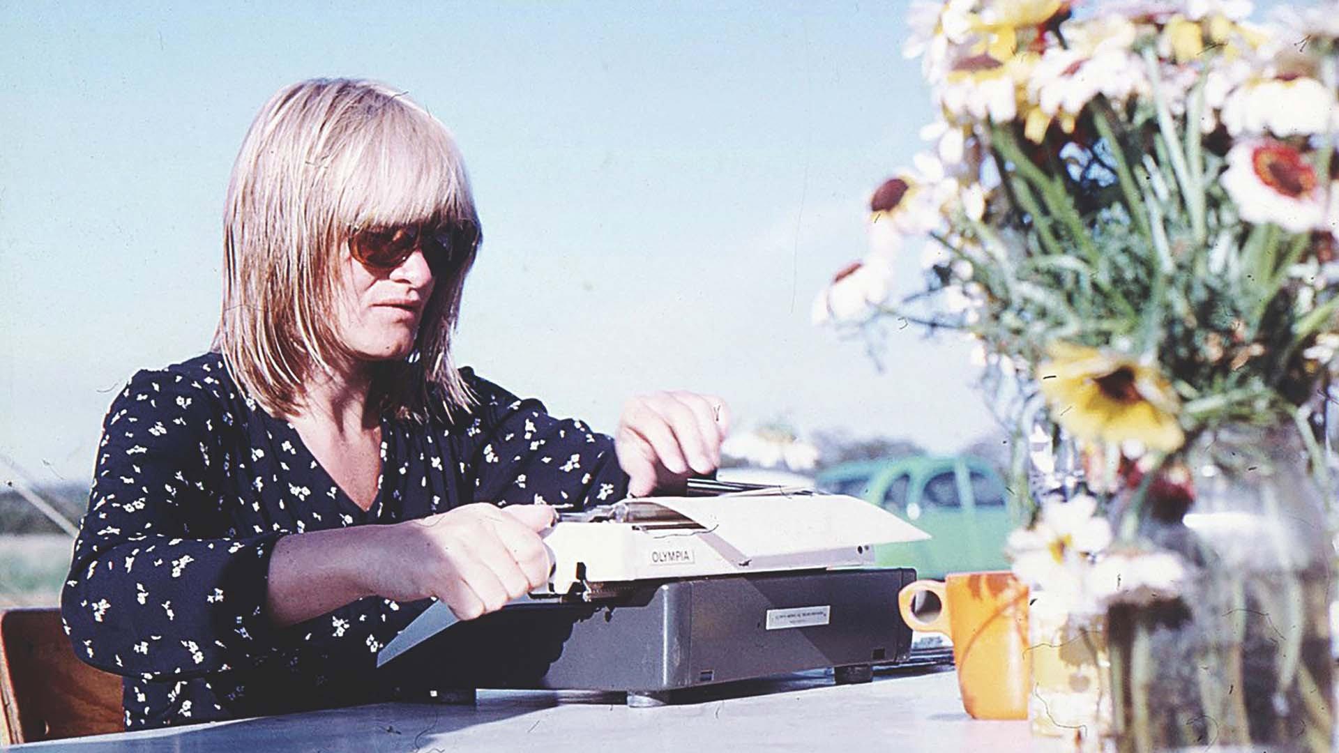 Alice Schwarzer 2022 movie scene