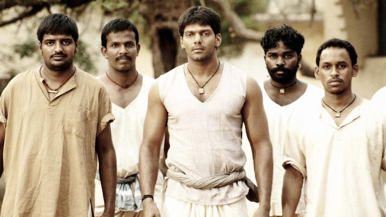 Madrasapattinam 2010 movie scene