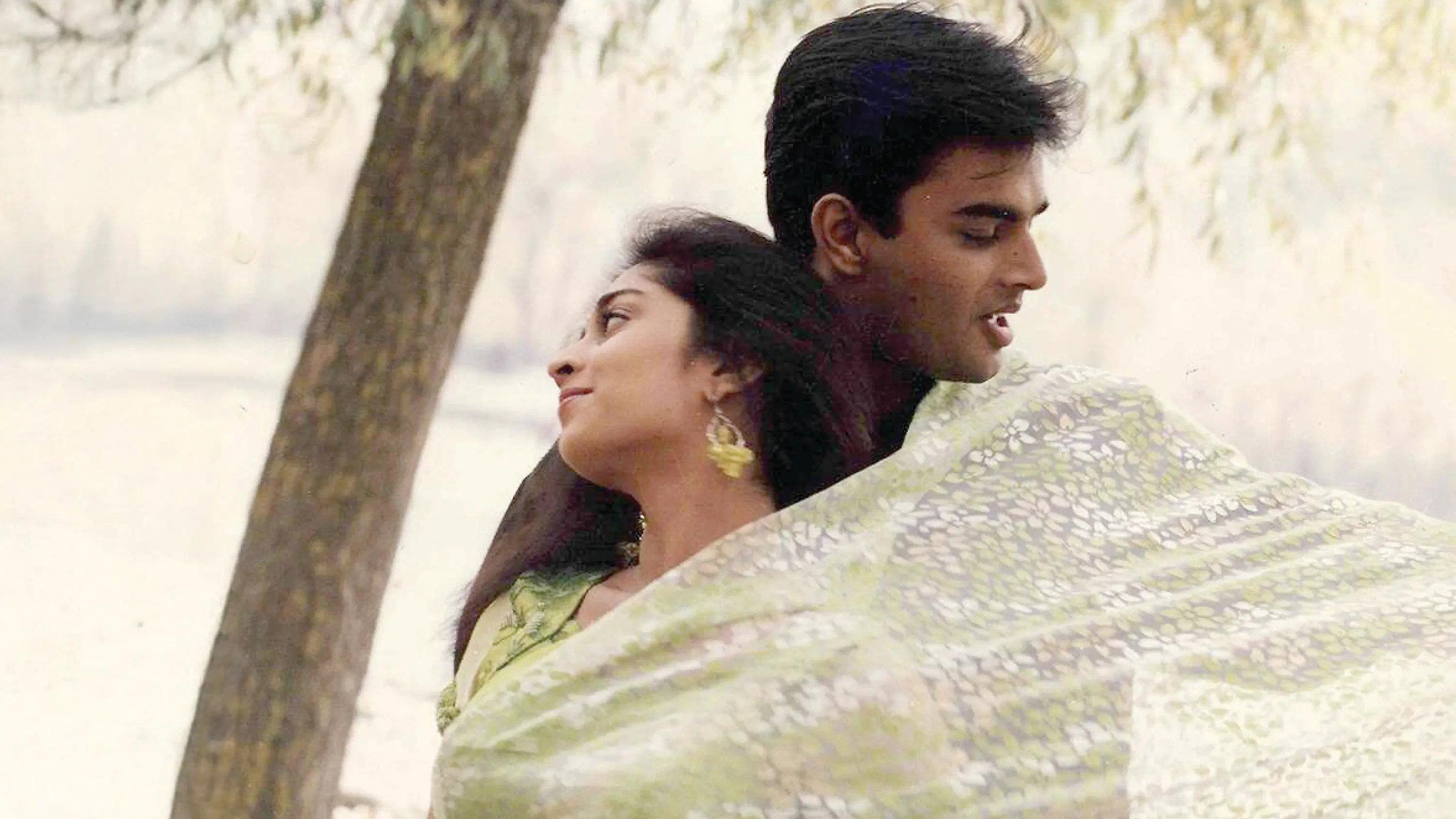 Alaipayuthey 2000 movie scene