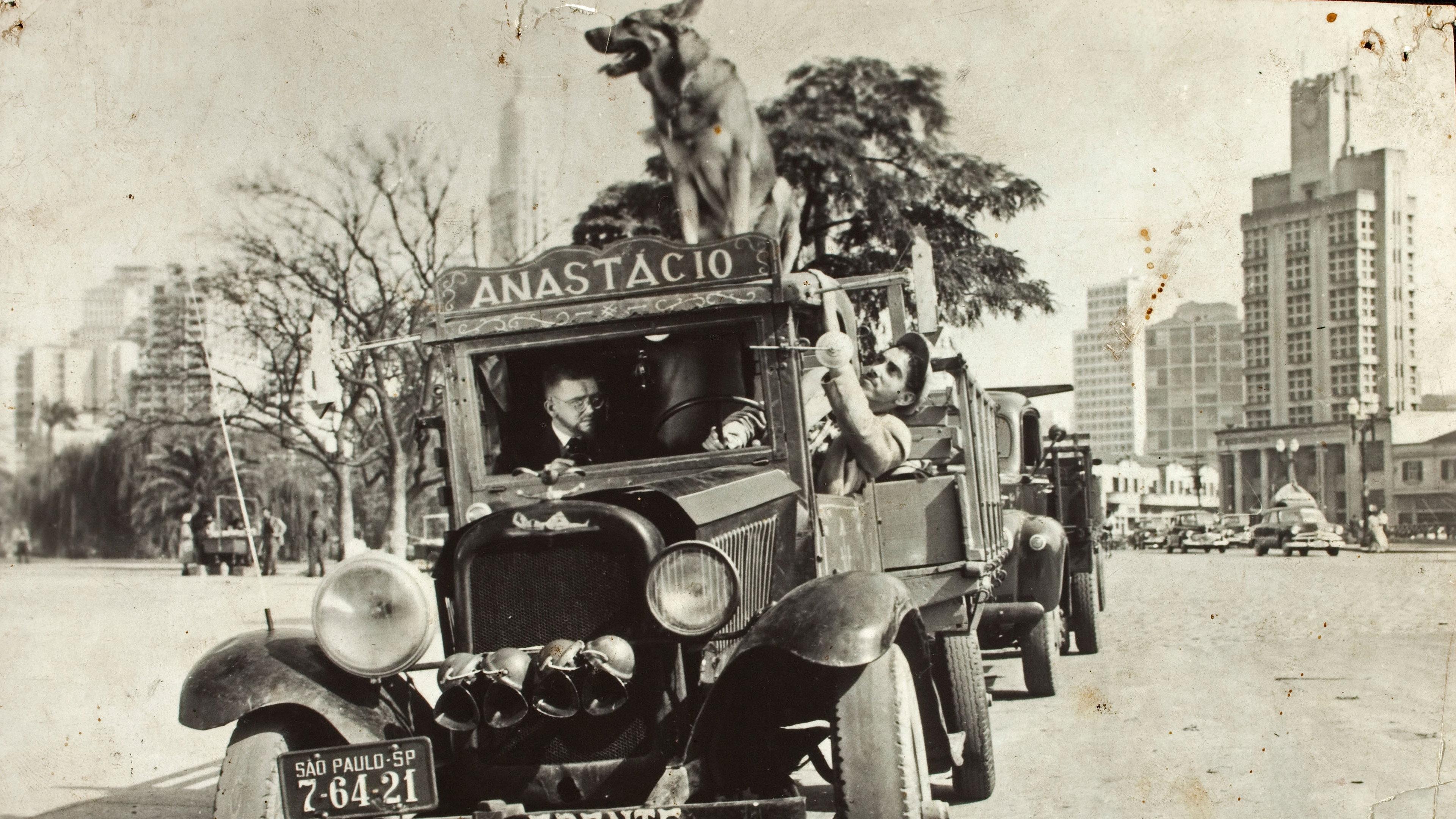 Sai da Frente 1952 movie scene