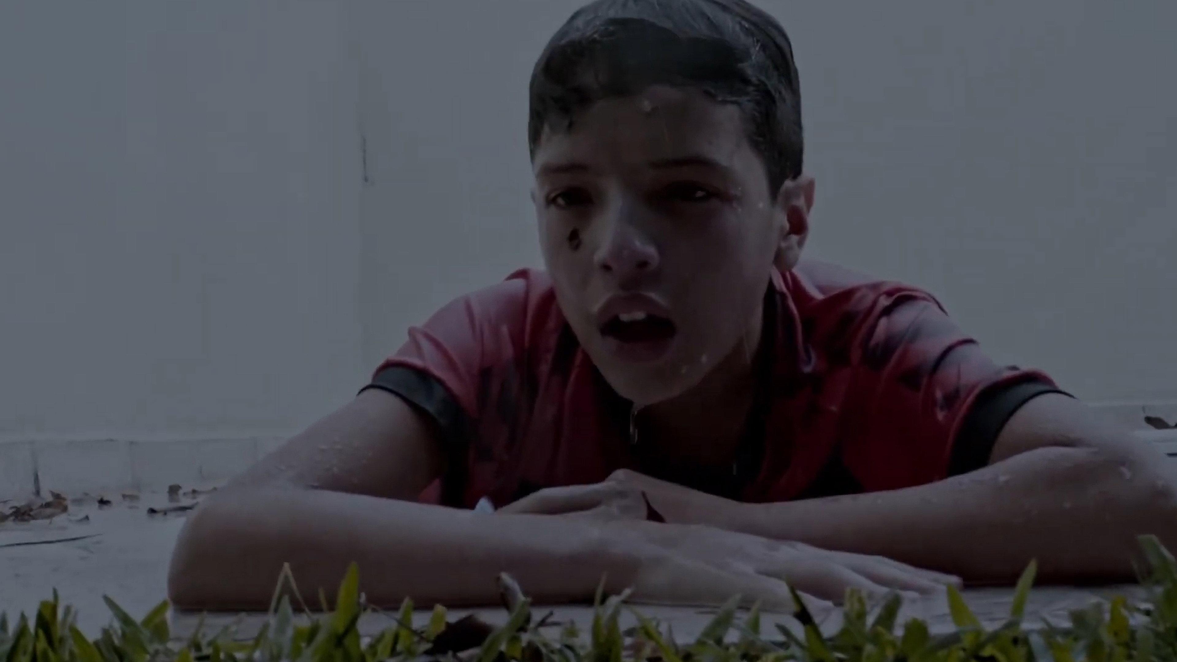 Bajo el agua 2019 movie scene