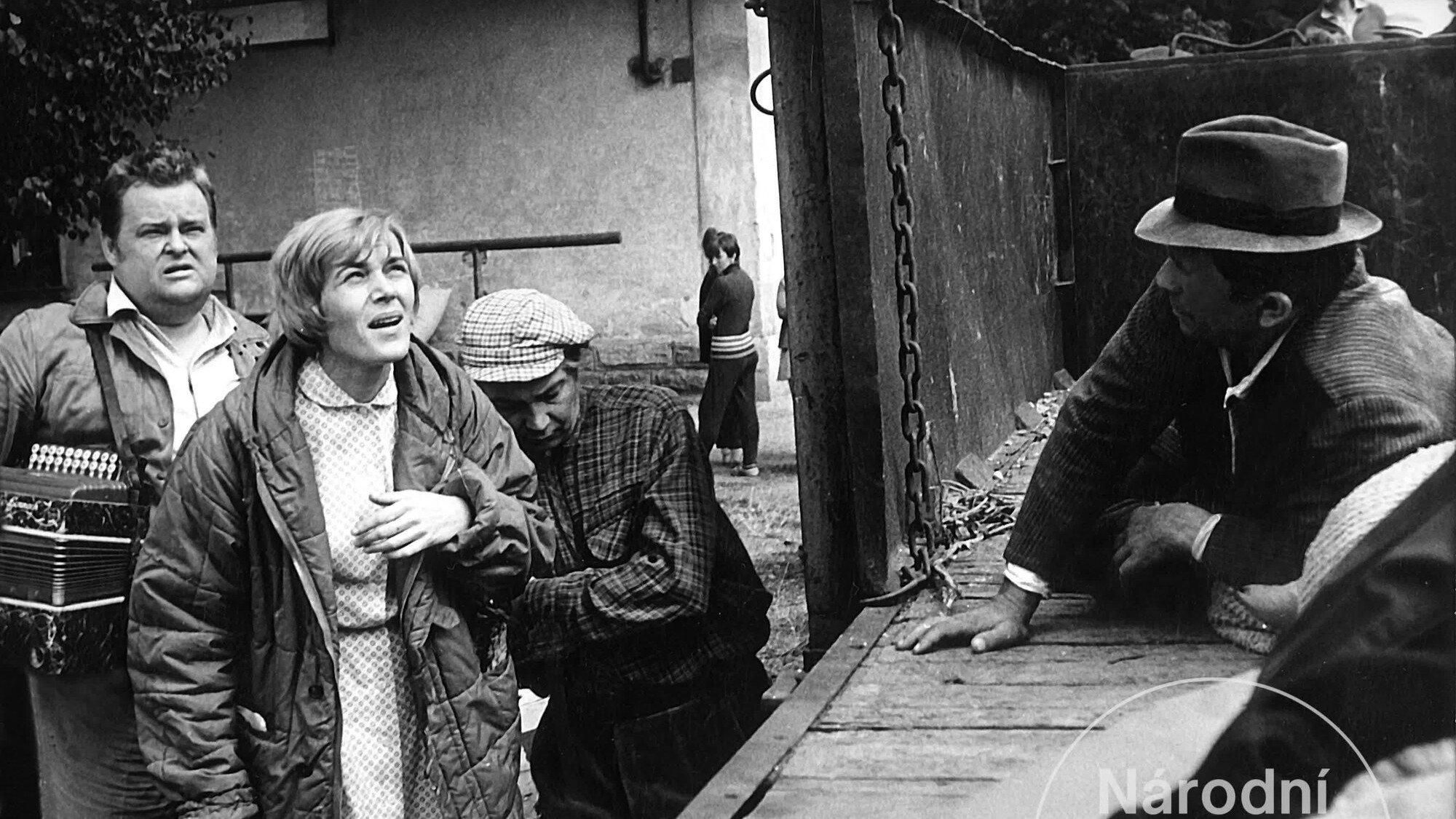 The Seventh Day, the Eighth Night 1990 movie scene