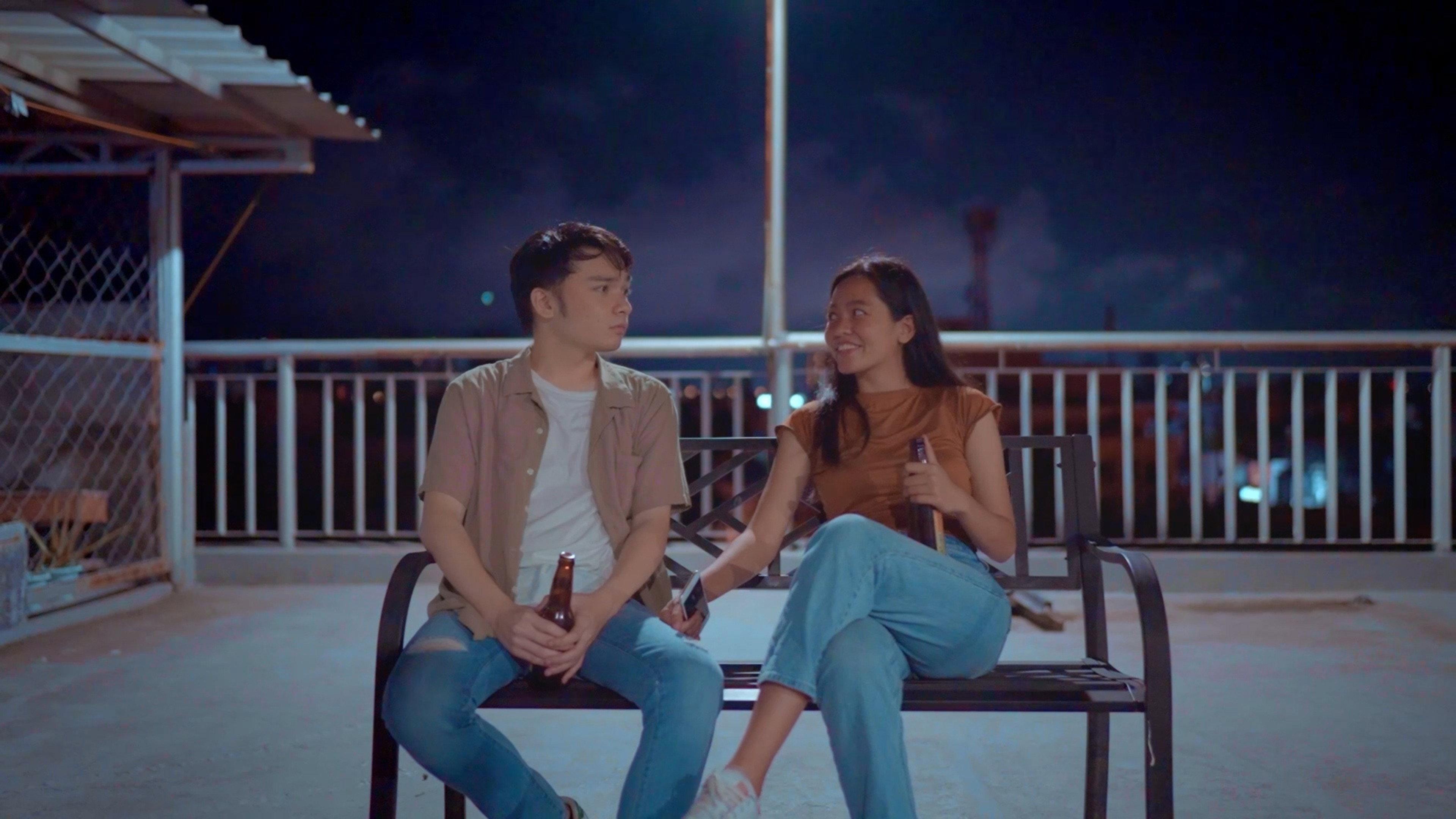 Sa Ilalim Ng Mga Ilaw at Buwan 2022 movie scene