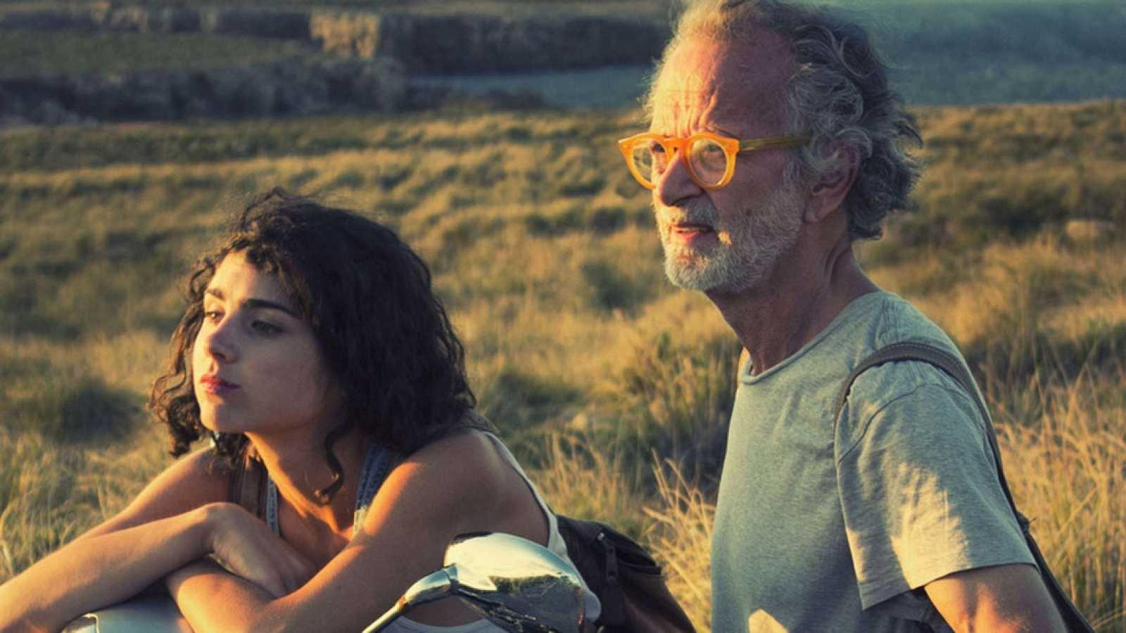 Isla bonita 2015 movie scene