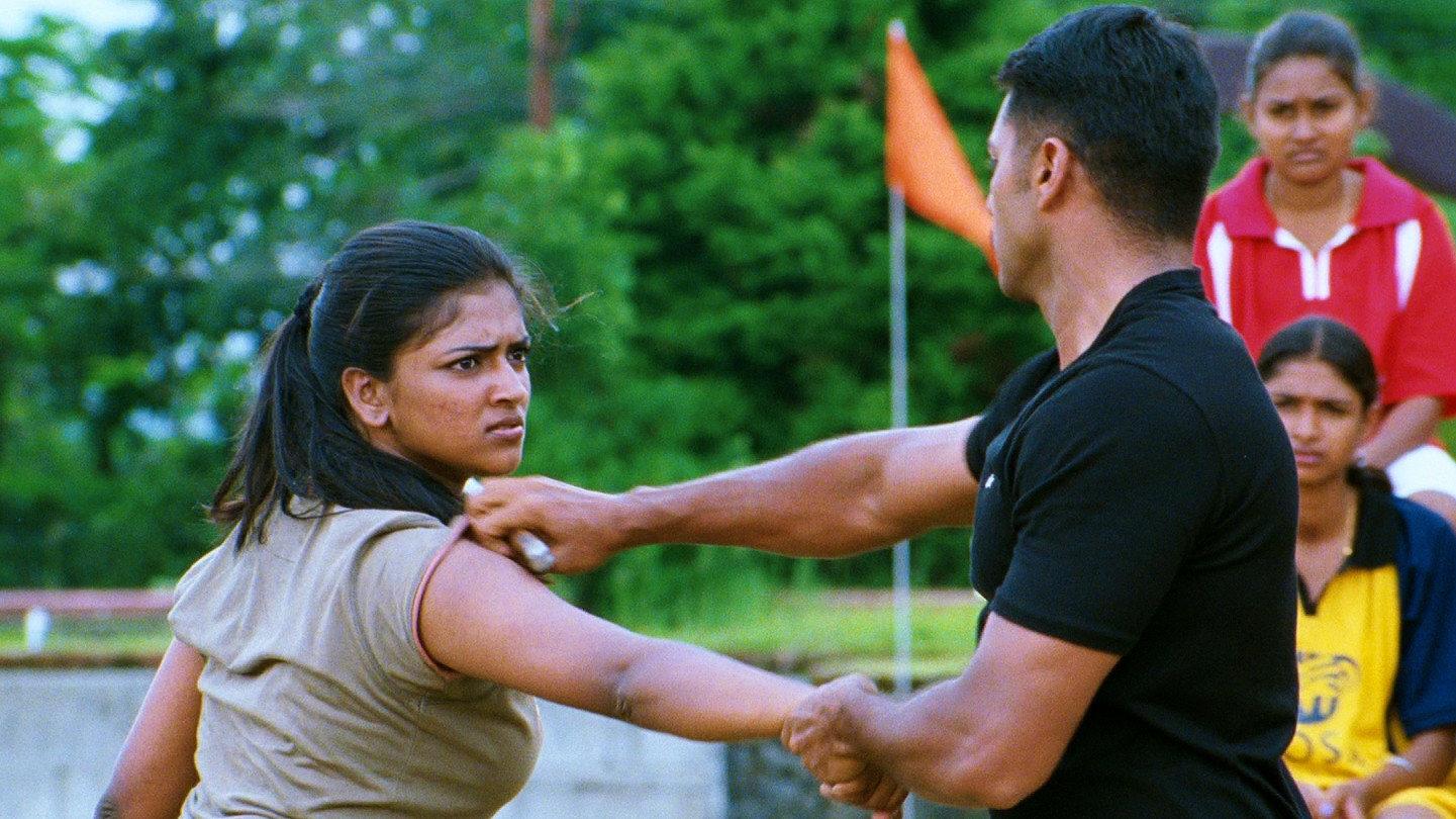 Peranmai 2009 movie scene